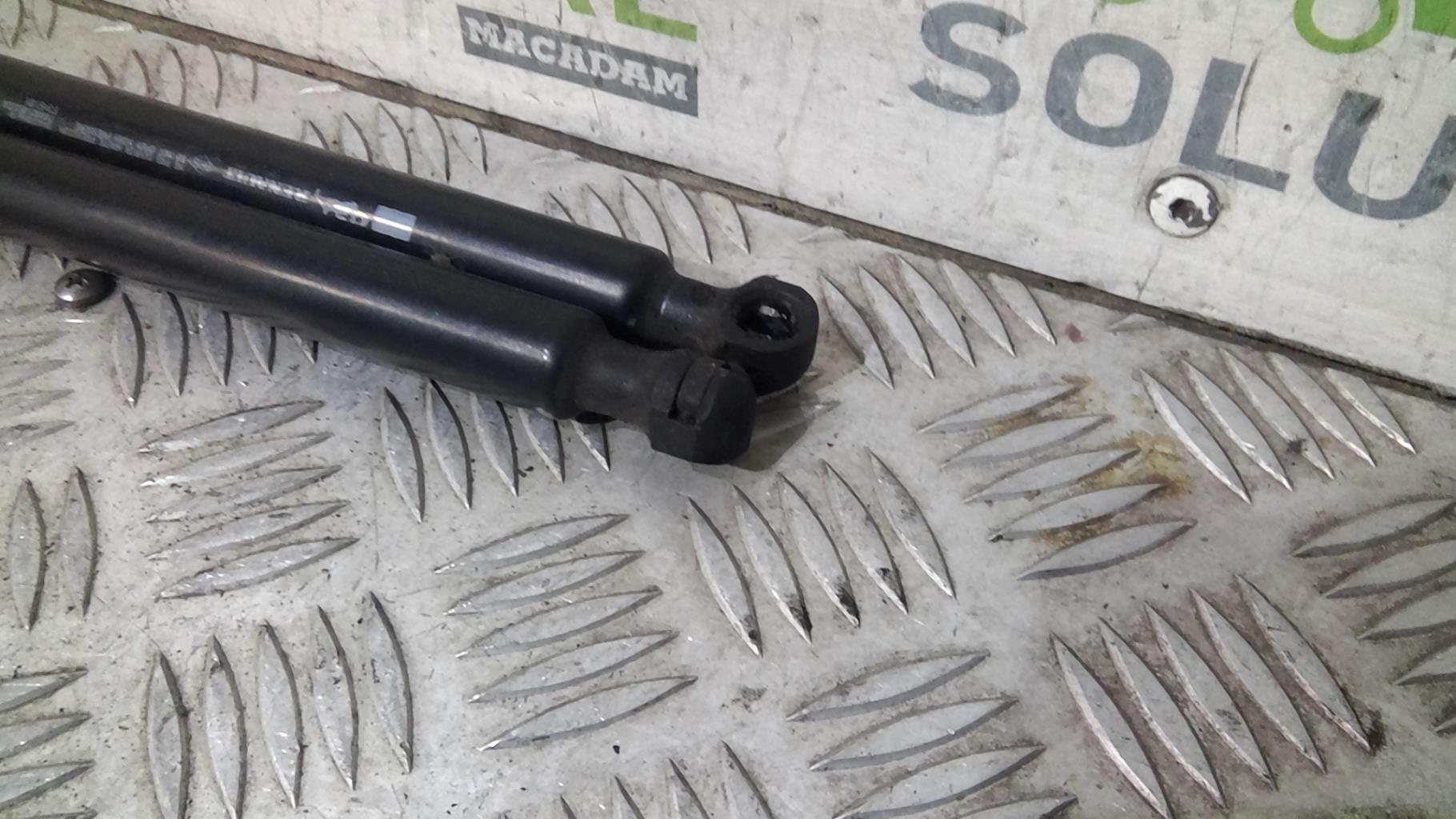 Verin de coffre RENAULT CLIO 4 PHASE 1 Essence - 1