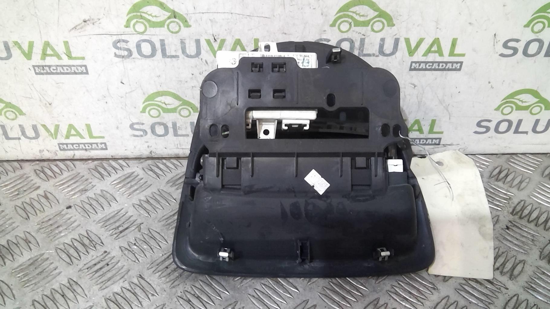 Ecran GPS RENAULT CLIO 3 PHASE 2 BREAK  - 1