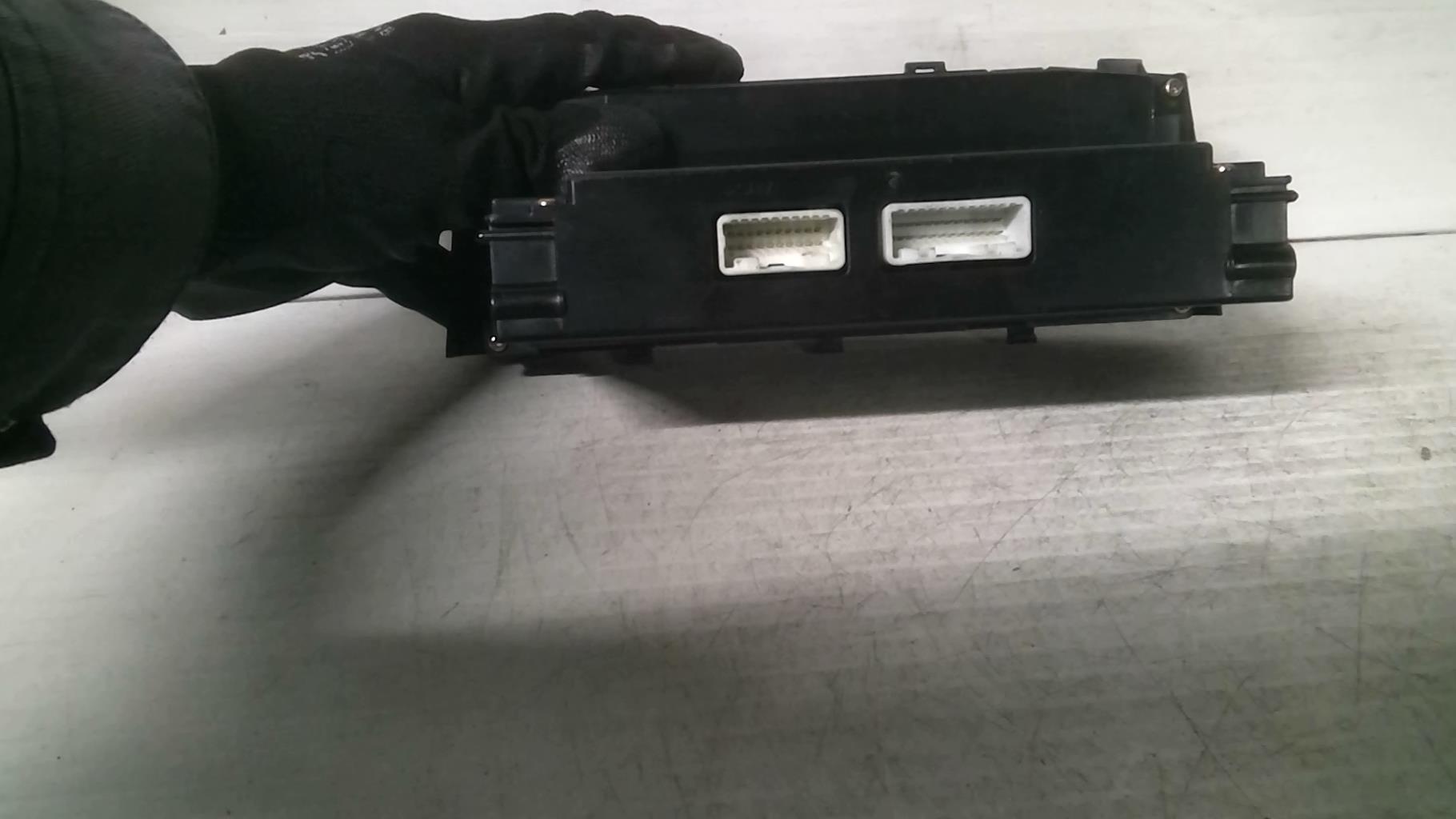 Commande chauffage TOYOTA AVENSIS 2 PHASE 1 BREAK Diesel - 1
