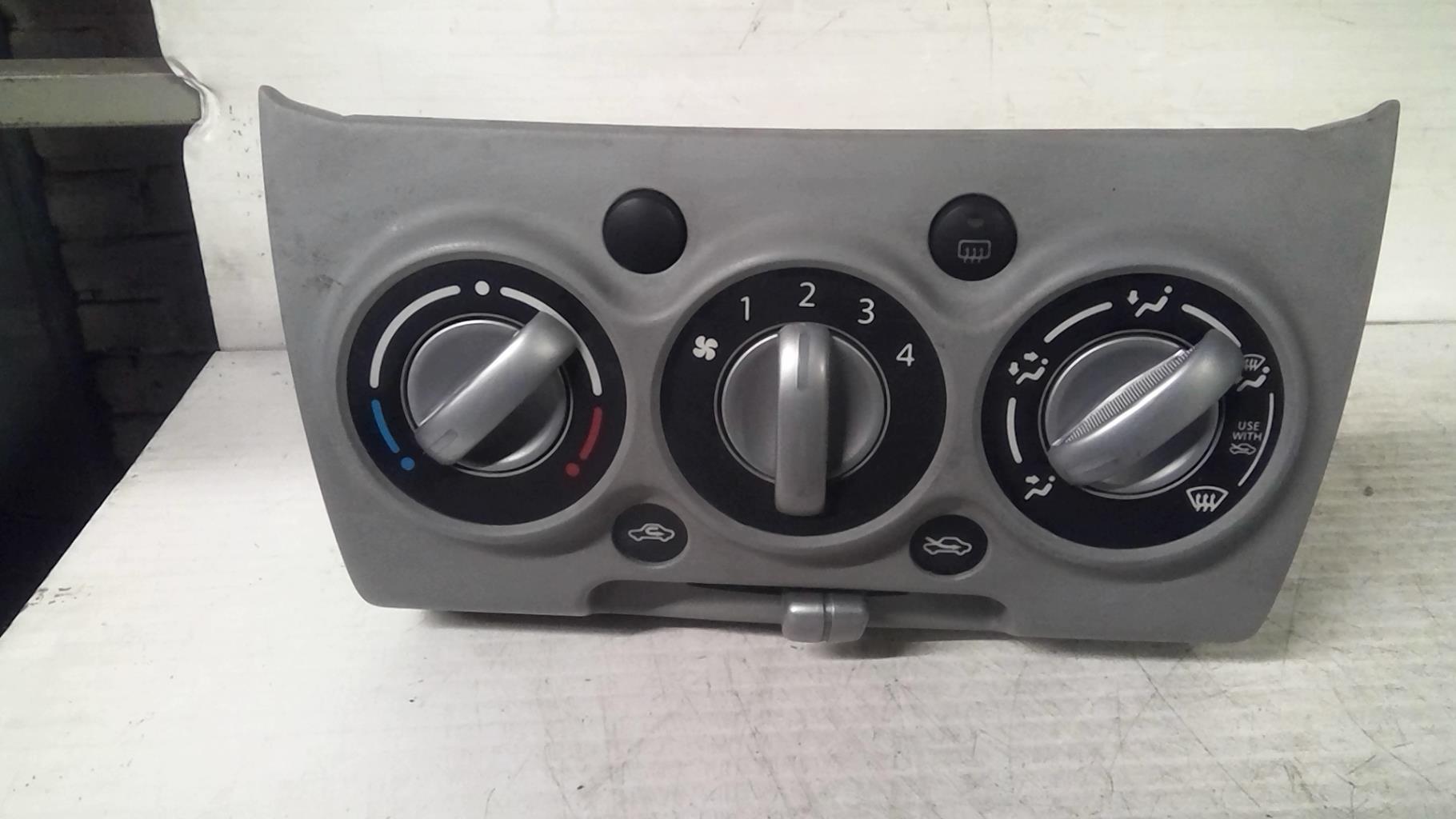 Commande chauffage NISSAN PIXO Essence - 1