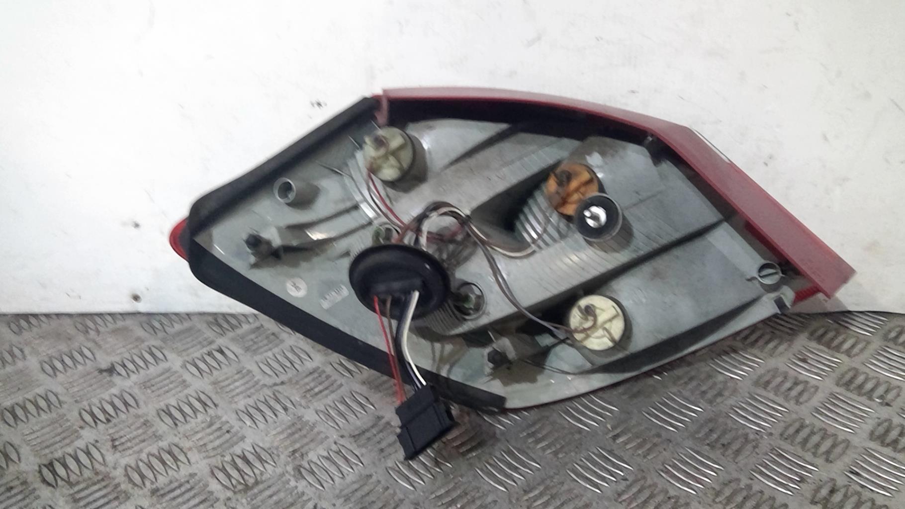Fanale posteriore principale destro (luci) SKODA FABIA 2 PHASE 1 Diésel - 1