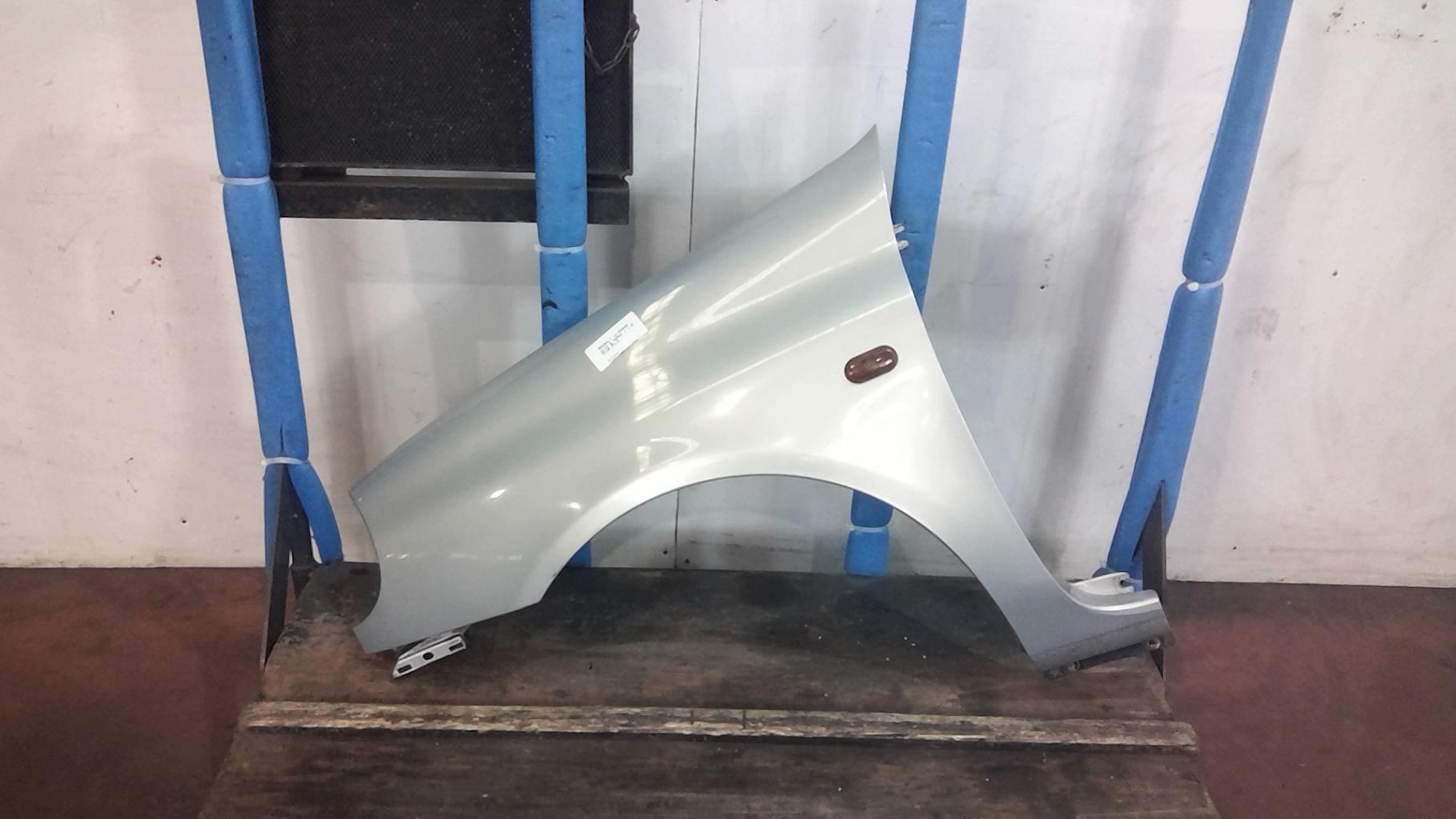 Parafango anteriore sinistro RENAULT CLIO 2 PHASE 1  - 1