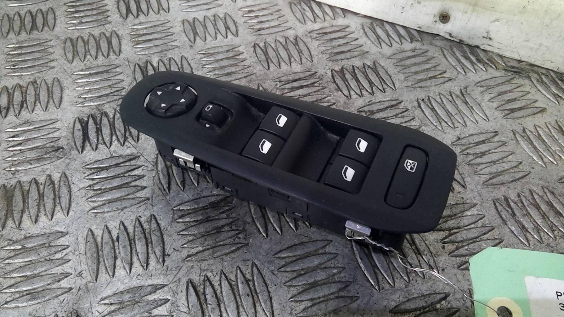 Interruttore lavacristalli anteriore sinistro PEUGEOT 308 2 PHASE 1 Diésel - 1