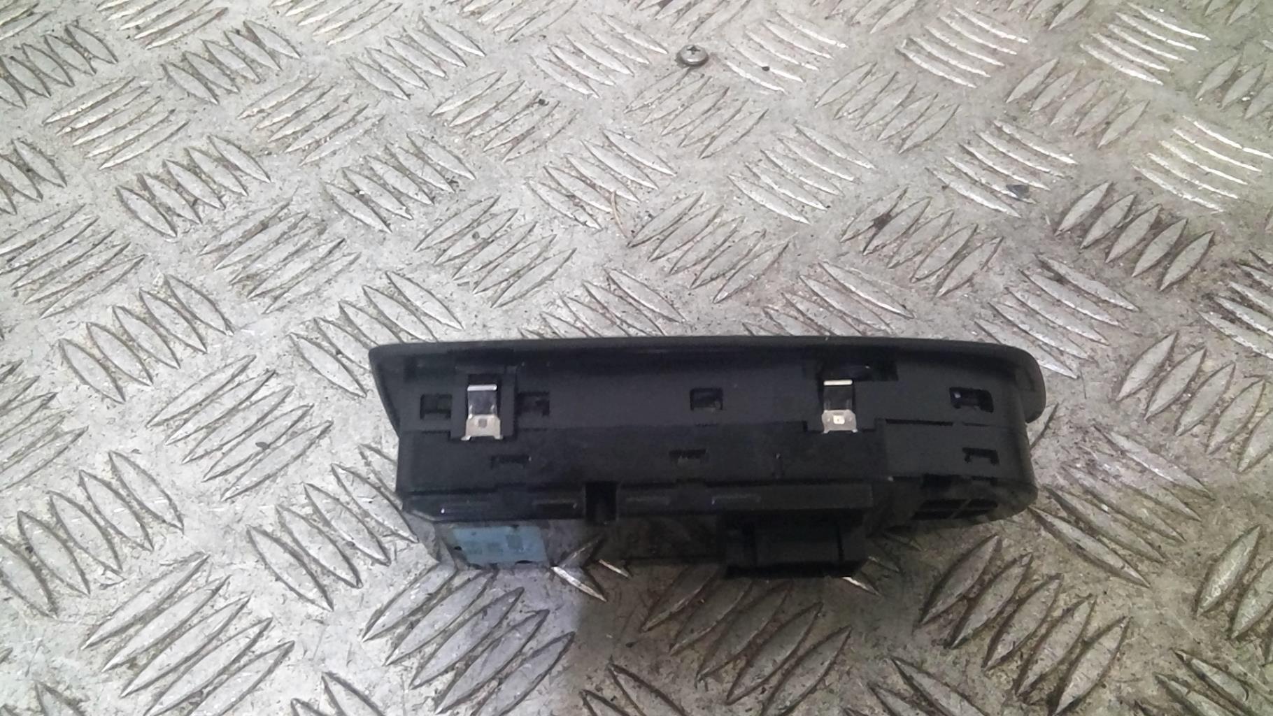 Interruttore lavacristalli anteriore sinistro BMW SERIE 1 E87 PHASE 1 Diésel - 1