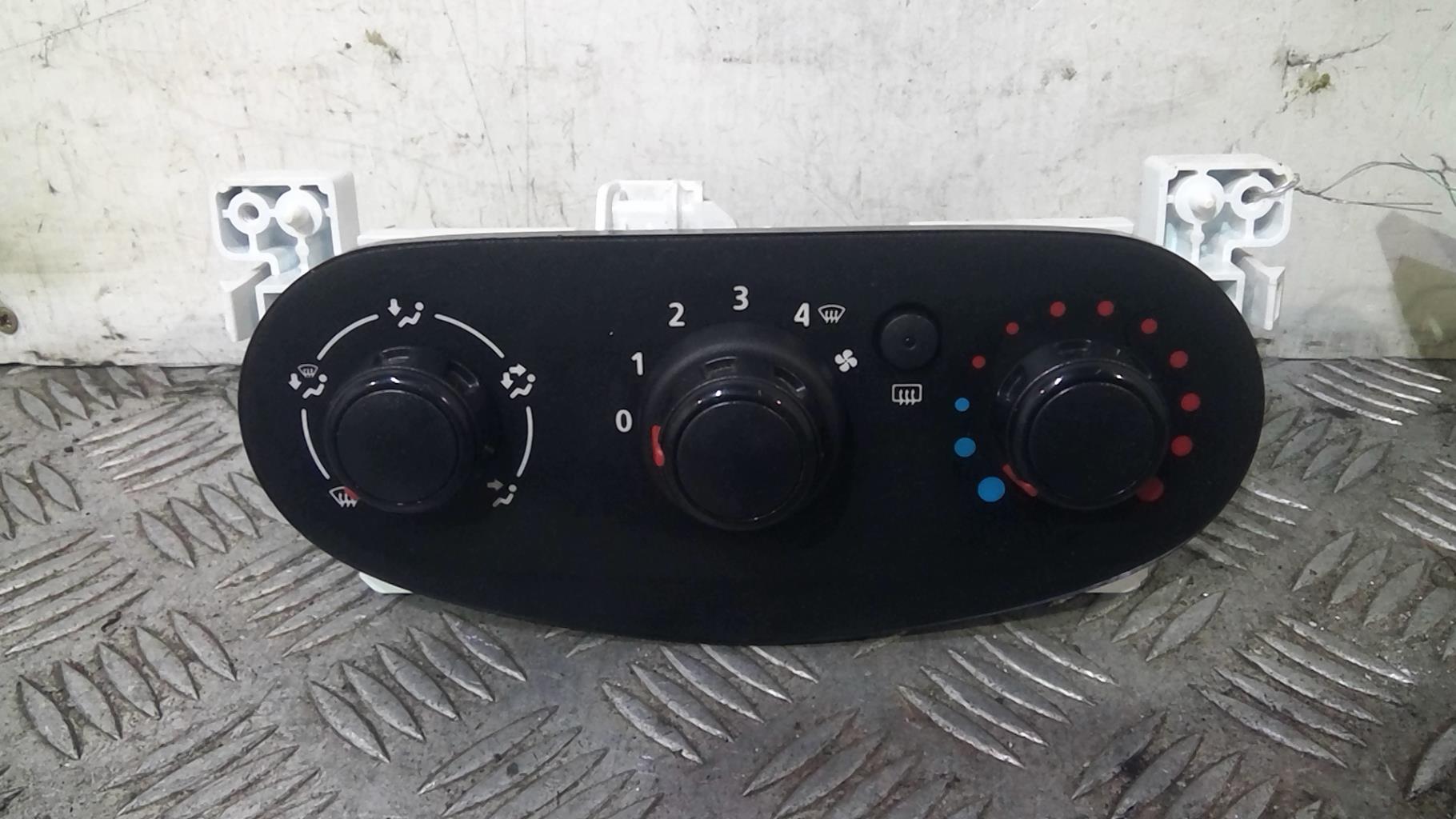 Commande chauffage DACIA SANDERO 2 PHASE 1 Essence - 1