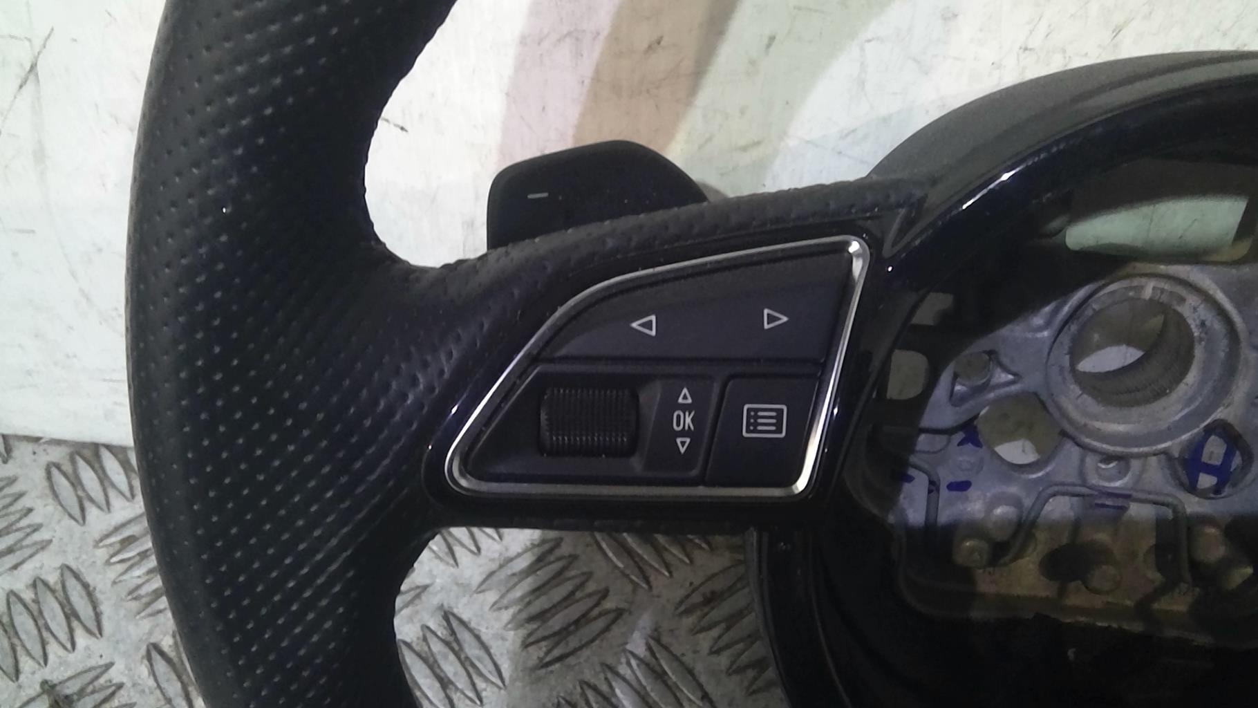 Volant AUDI A1 1 PHASE 1 Essence - 1