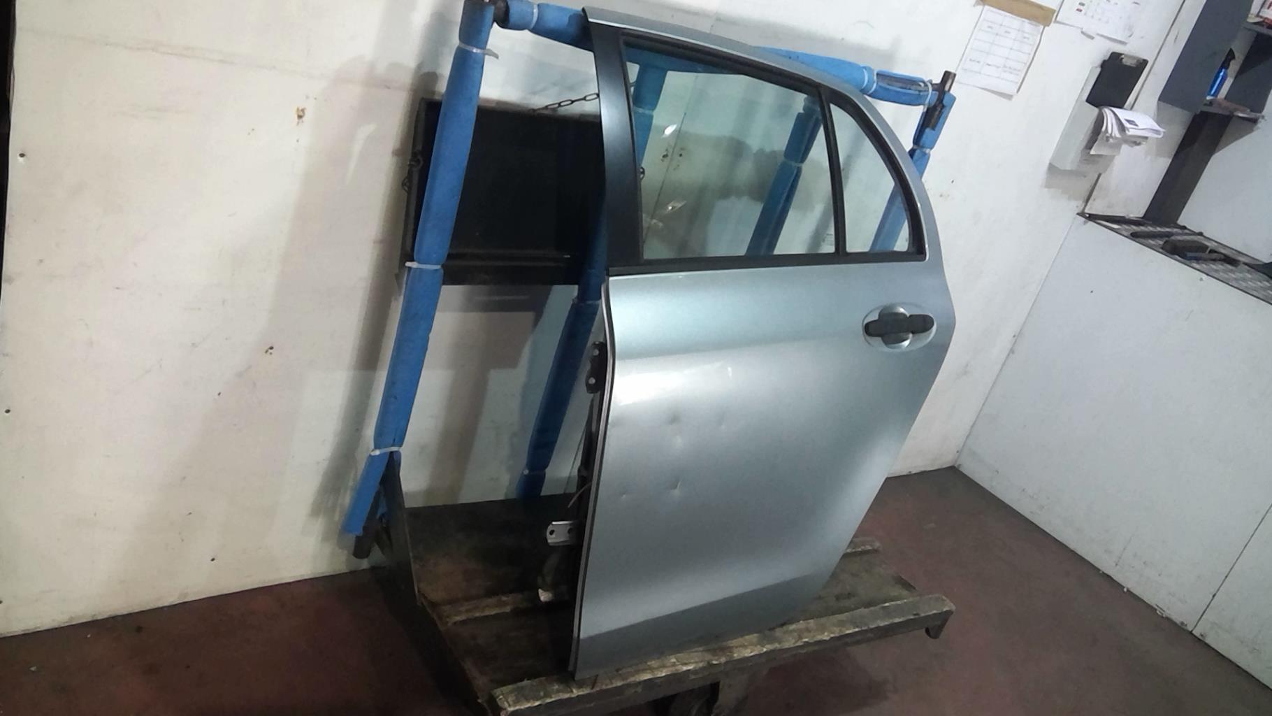 Portiera posteriore sinistra TOYOTA YARIS 2 PHASE 1 Diésel - 1