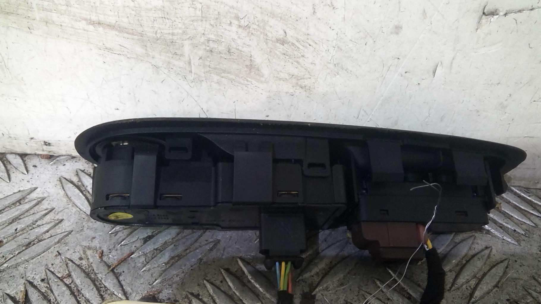 Interruttore lavacristalli anteriore sinistro PEUGEOT 407 COUPE Diésel - 1