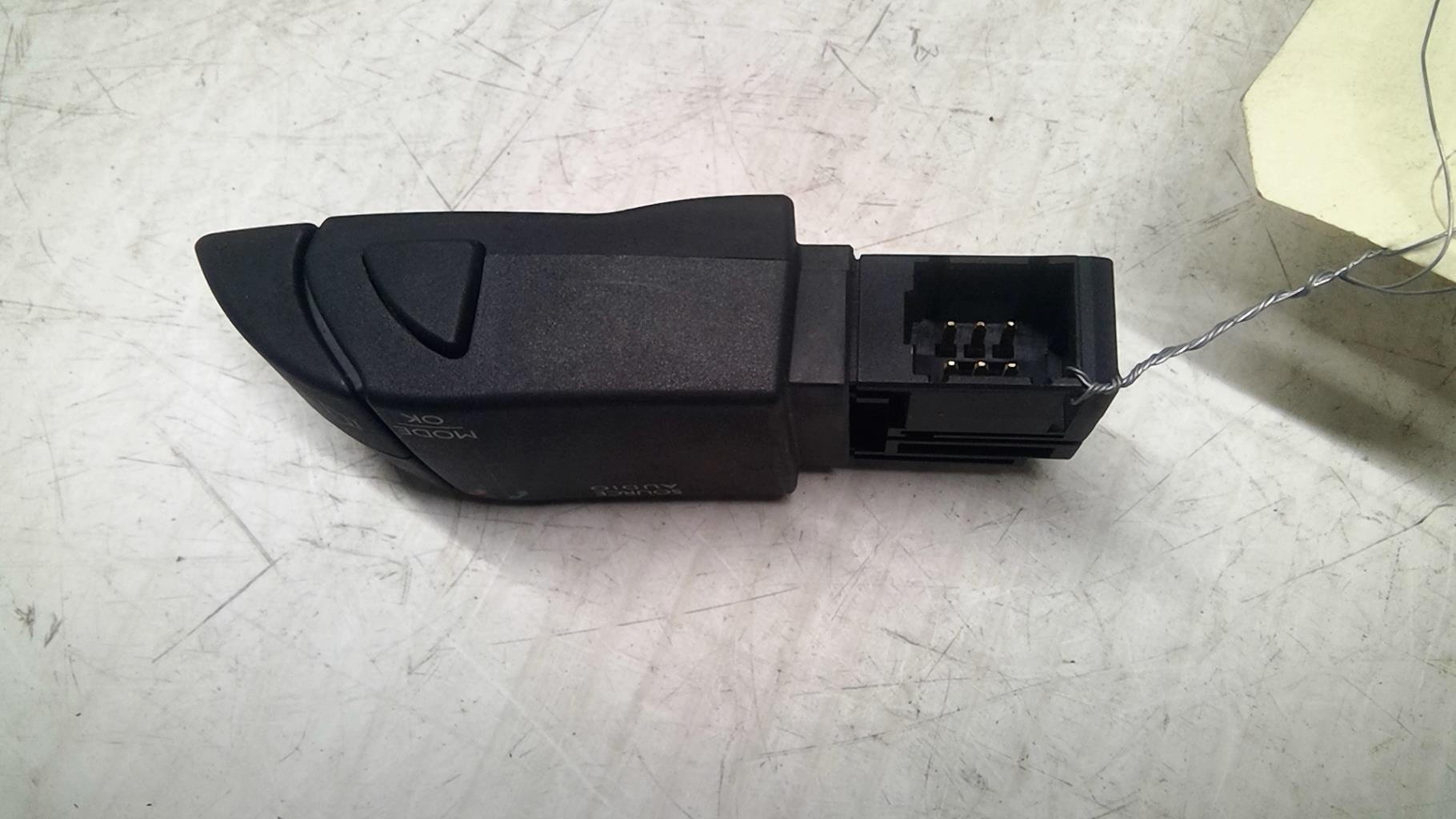 Commande autoradio RENAULT TWINGO 2 PHASE 2 Diesel - 1