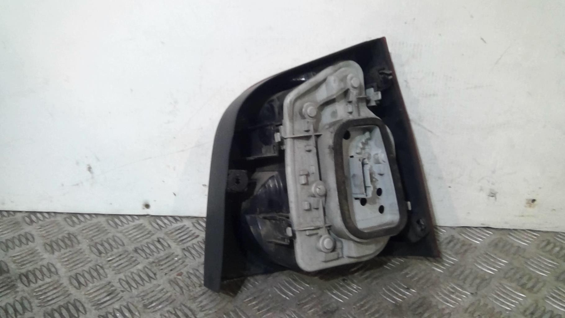 Fanale posteriore principale sinistro (luci) VOLKSWAGEN POLO 4 PHASE 1 Diésel - 1