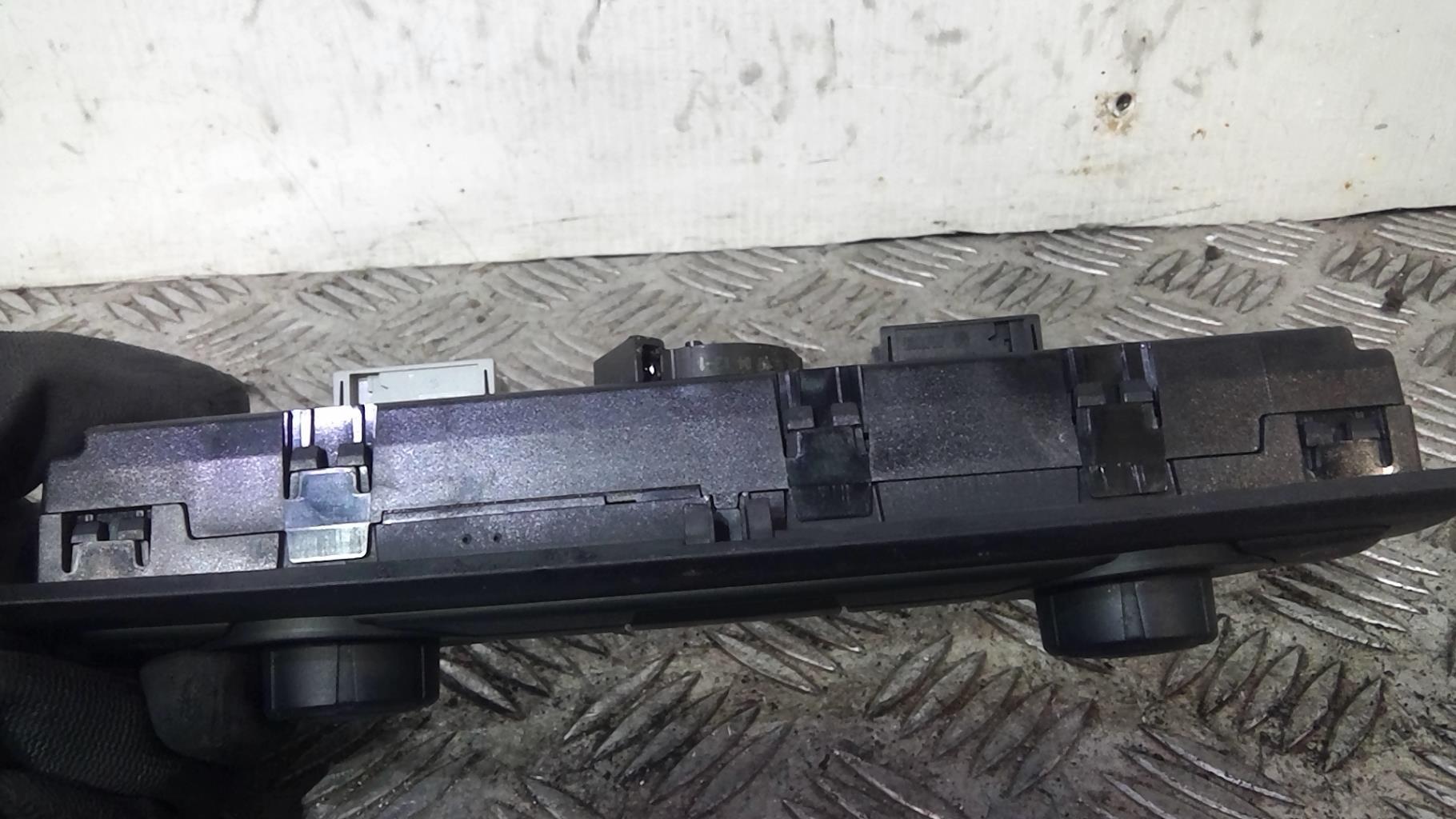 Commande chauffage BMW SERIE 1 E87 PHASE 1 Diesel - 1