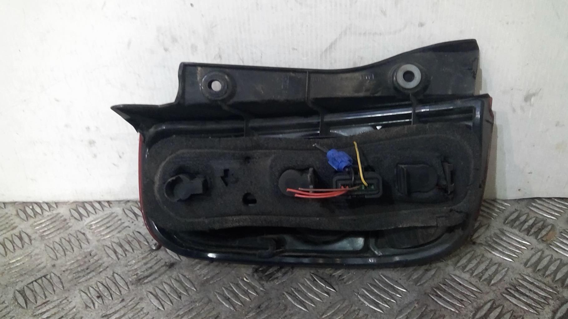 Fanale posteriore principale destro (luci) NISSAN MICRA 3 PHASE 1 Gasolina - 1
