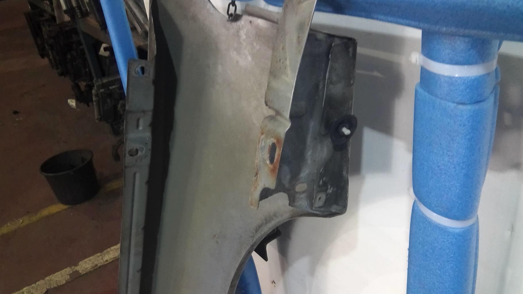 Parafango anteriore sinistro CHRYSLER 300M  - 1