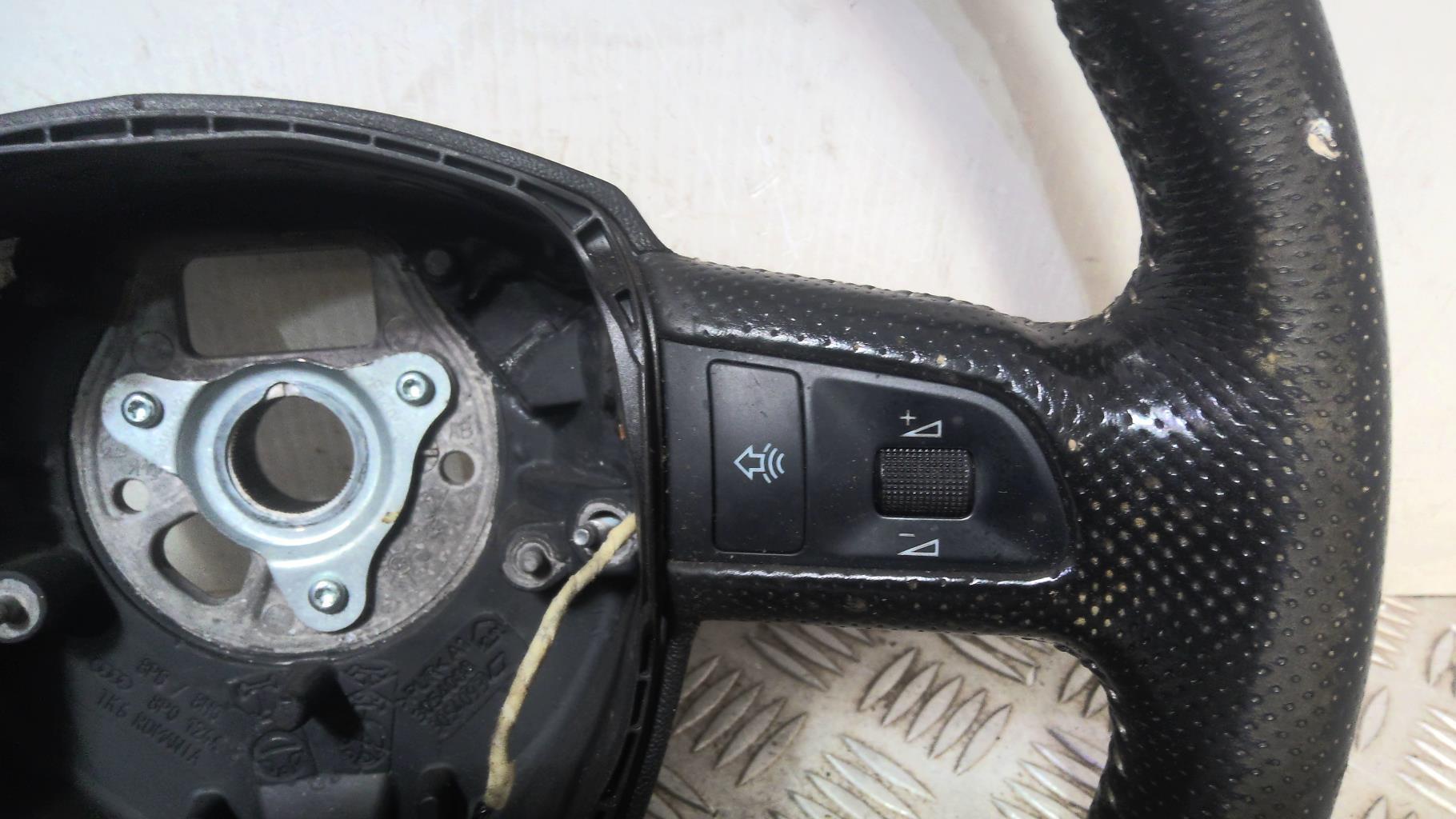 Volant AUDI A3 2 S3 PHASE 2 Essence - 1