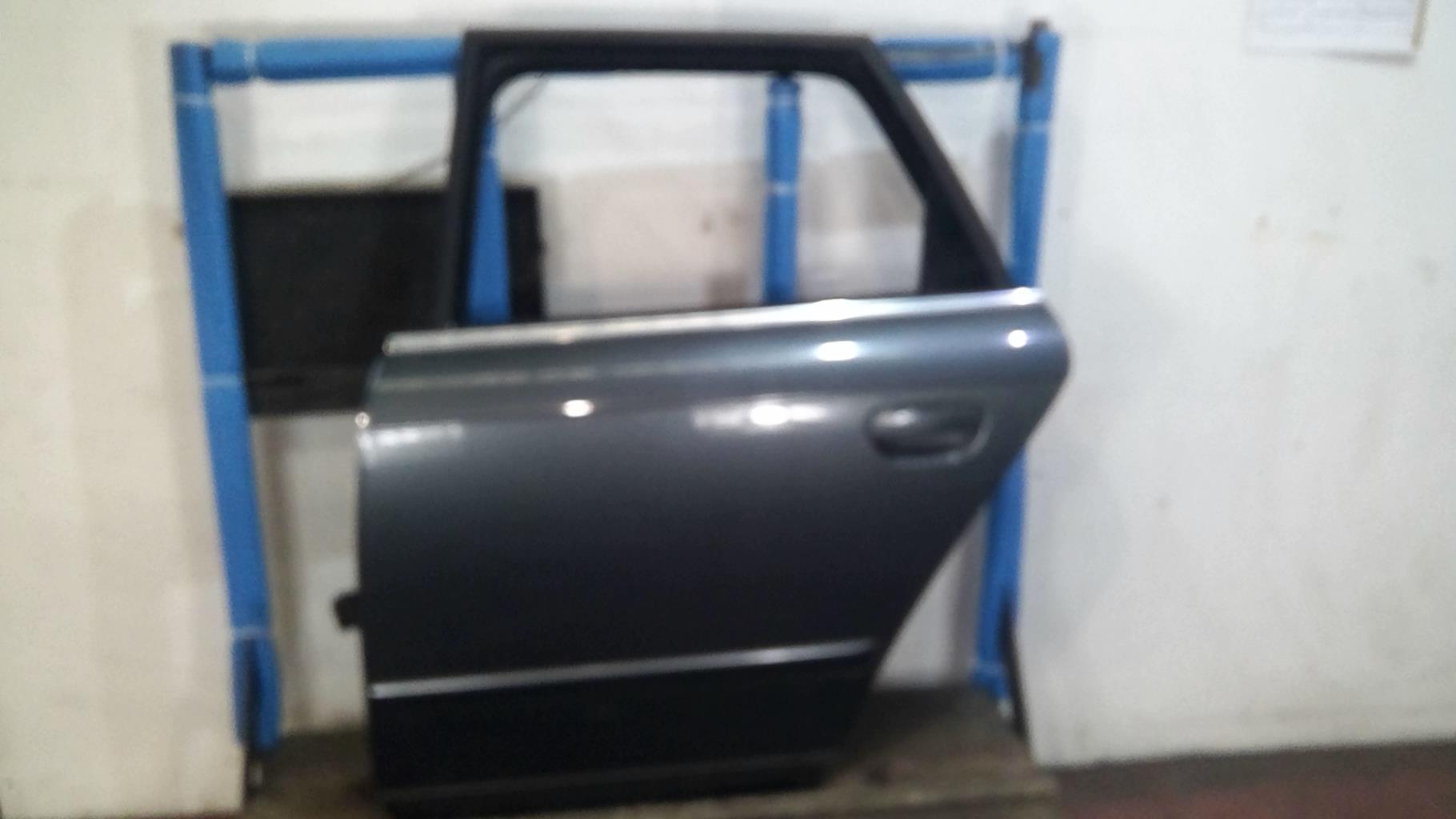 Puerta trasera izquierda AUDI A4 2 AVANT PHASE 2 BREAK Diésel - 1