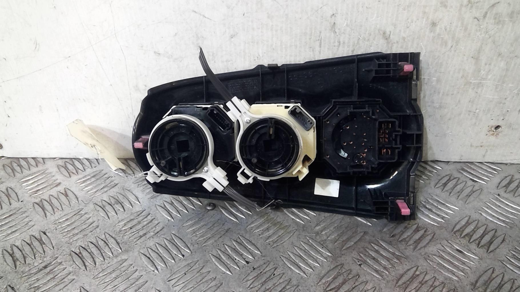 Commande chauffage TOYOTA YARIS 3 PHASE 1 Essence - 1