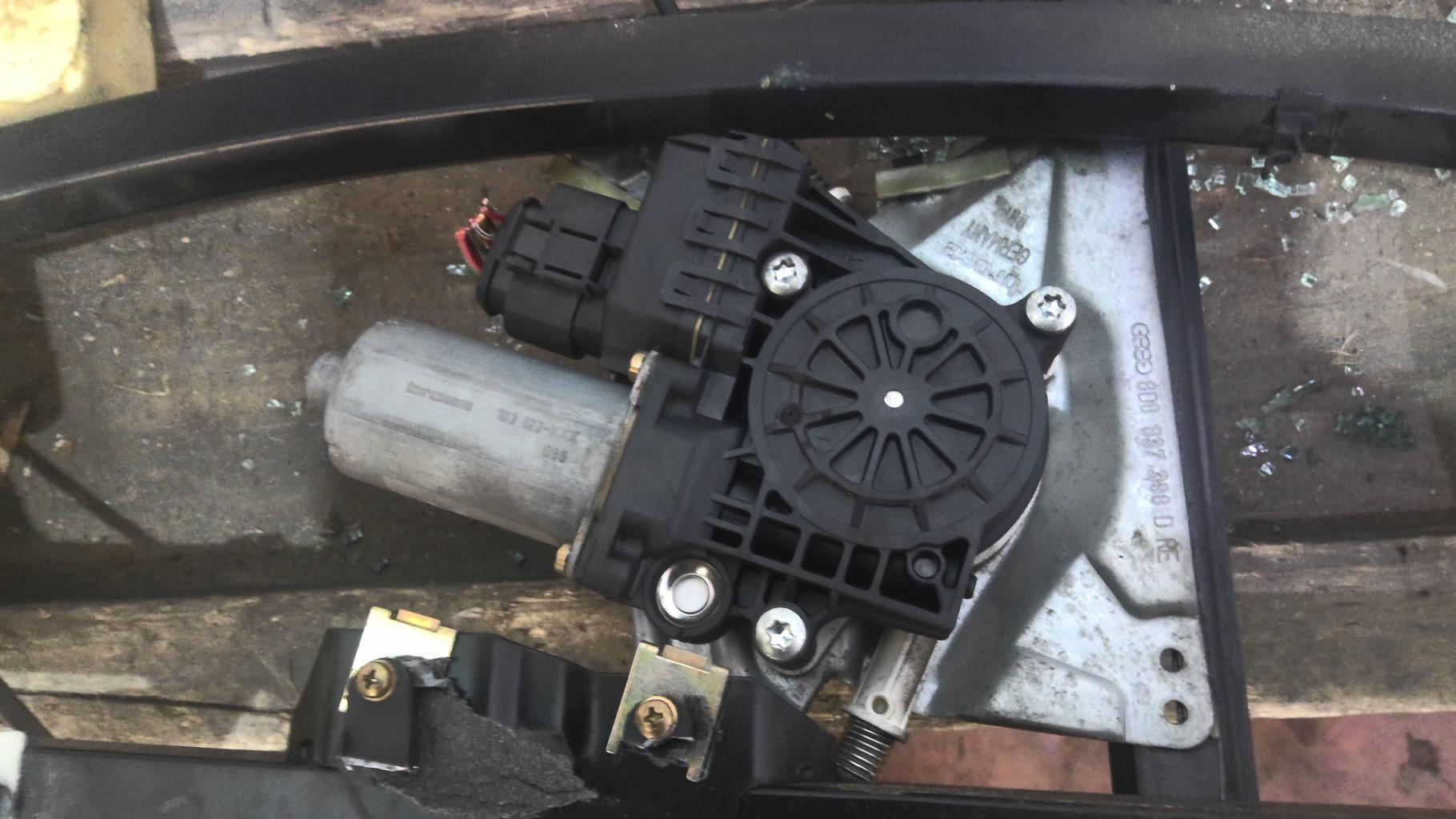Alzacristalli elettrico anteriore destro AUDI A4 1 PHASE 2 Diésel - 1