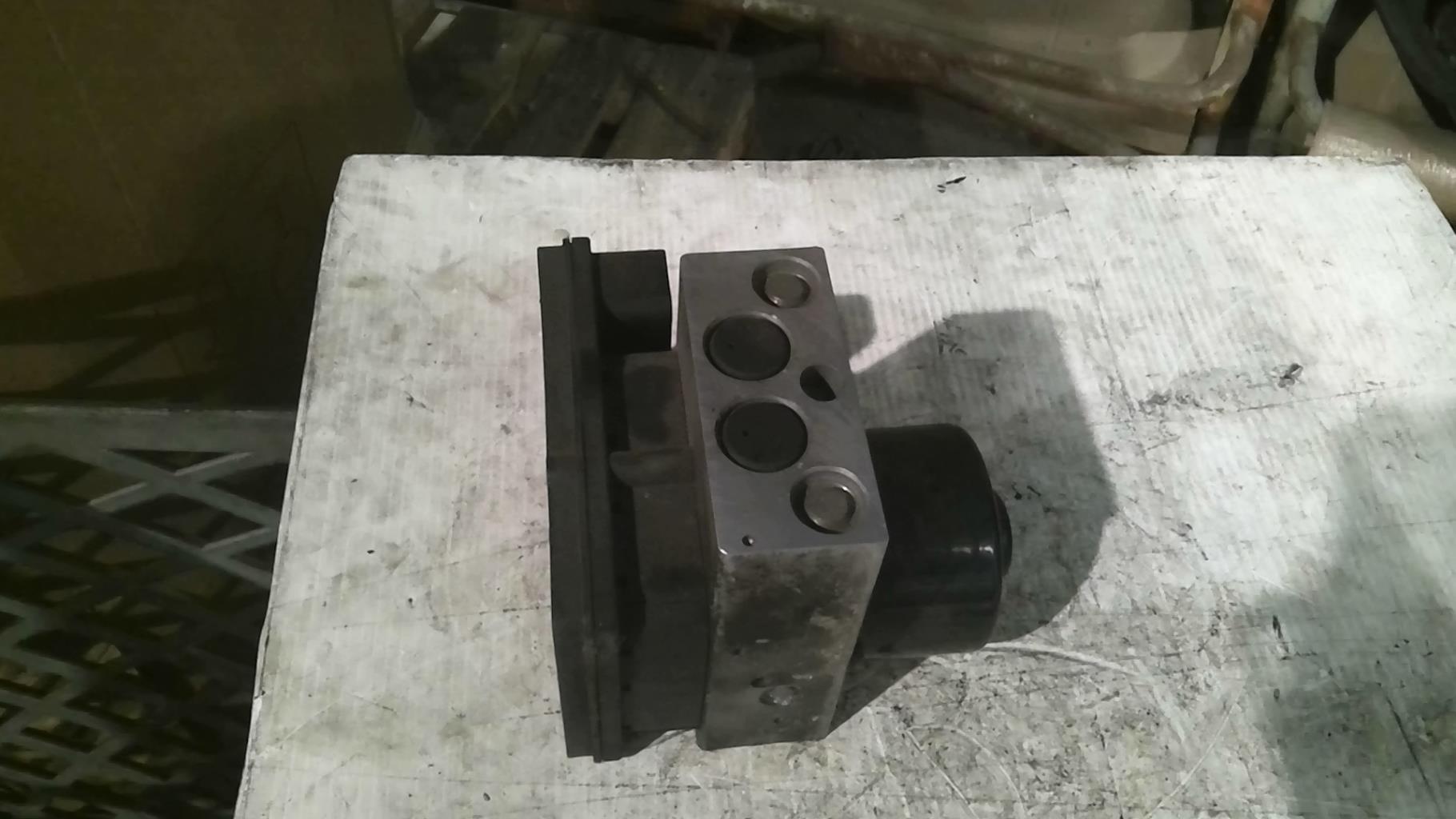 Blocco ABS (antibloccaggio freni) MERCEDES CLASSE C 203 PHASE 1 Diésel - 1