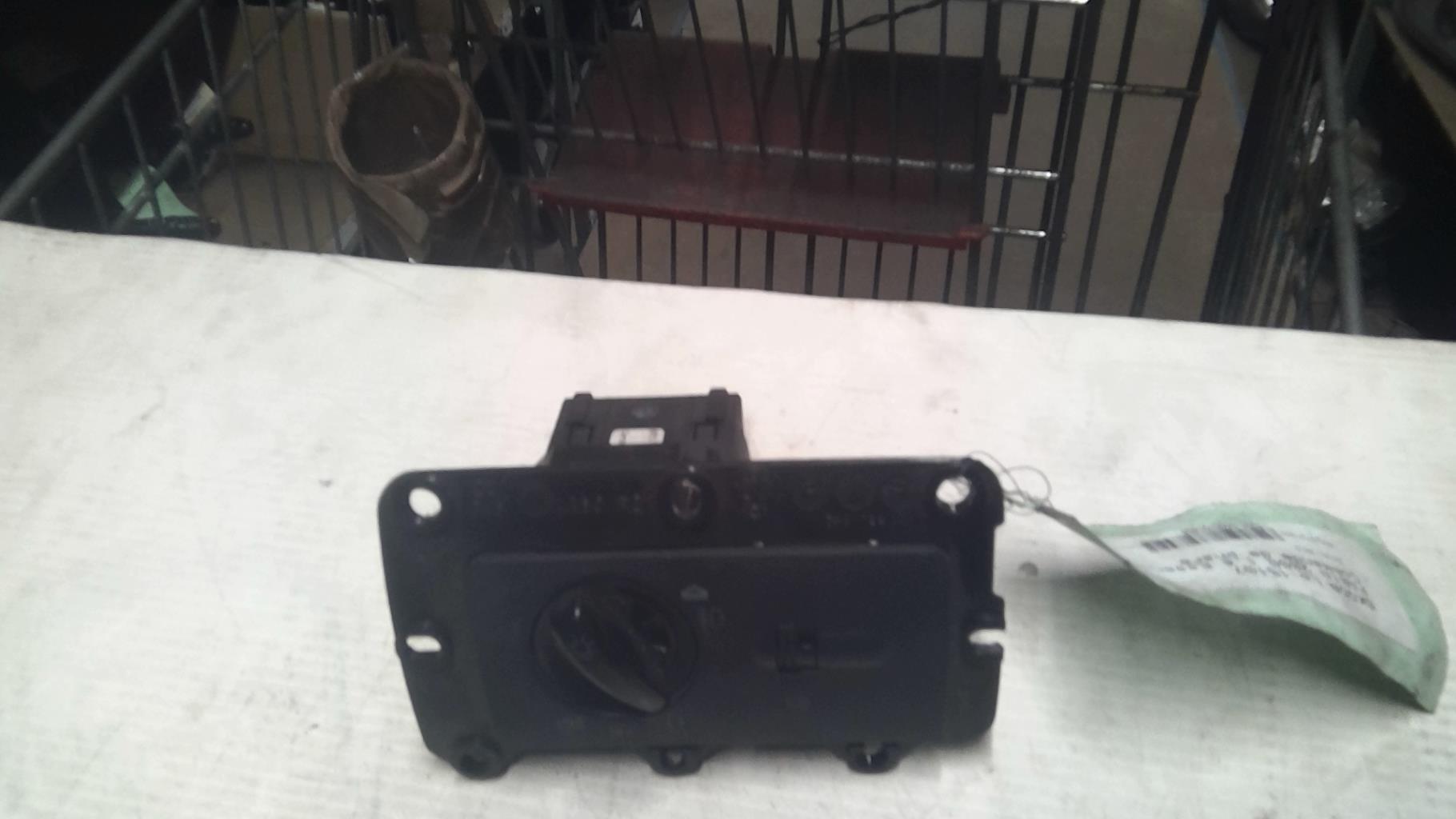Commande de phare SKODA FABIA 1 PHASE 1 Essence - 1