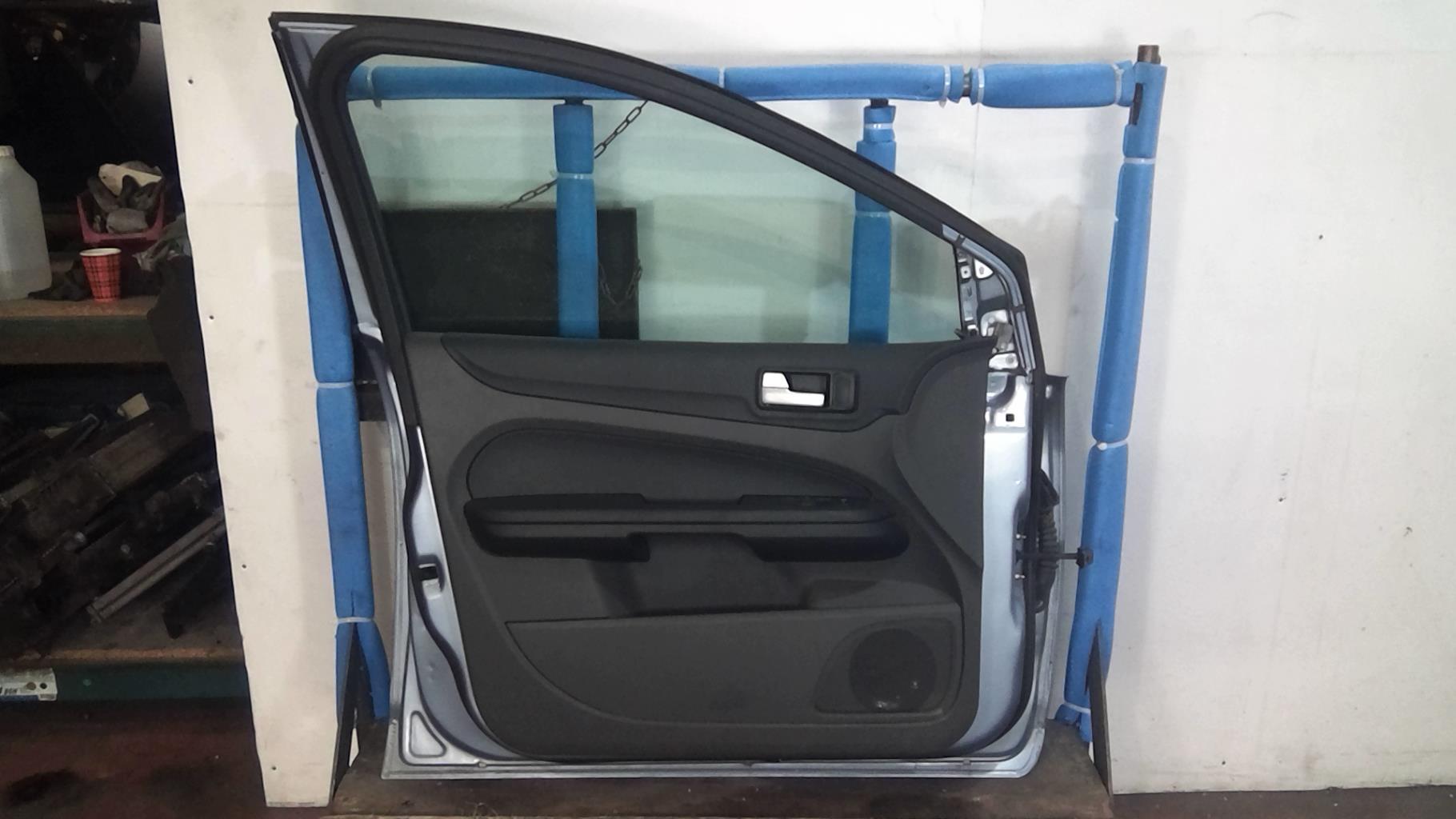 Porte avant gauche FORD FOCUS 2 PHASE 1 BREAK Diesel - 1