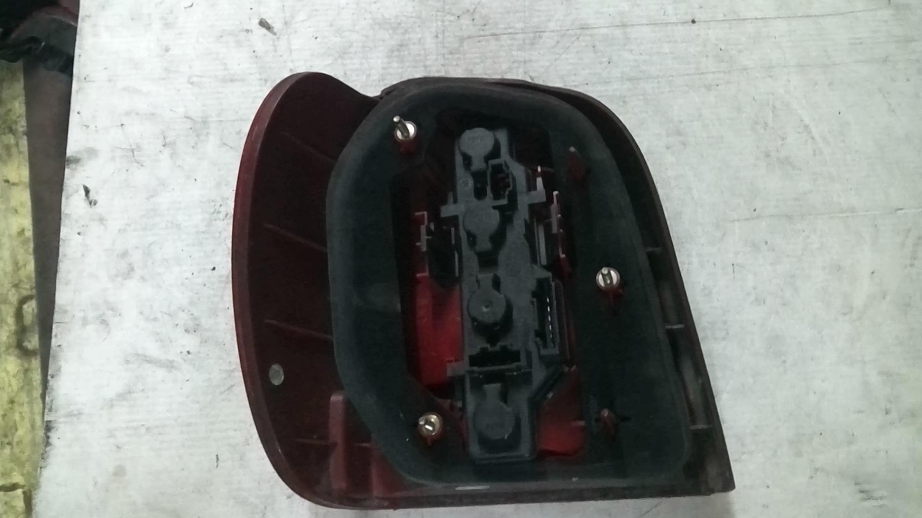 Fanale posteriore principale destro (luci) VOLKSWAGEN POLO 3 PHASE 2 Diésel - 1
