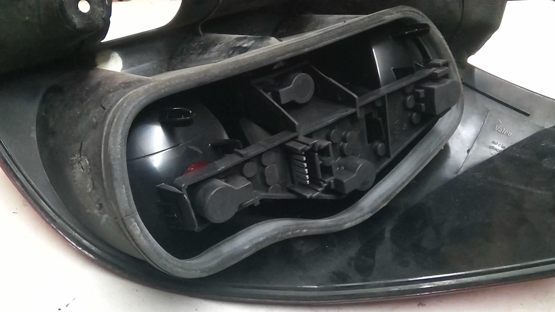 Fanale posteriore principale sinistro (luci) RENAULT LAGUNA 2 PHASE 2 BREAK Diésel - 1
