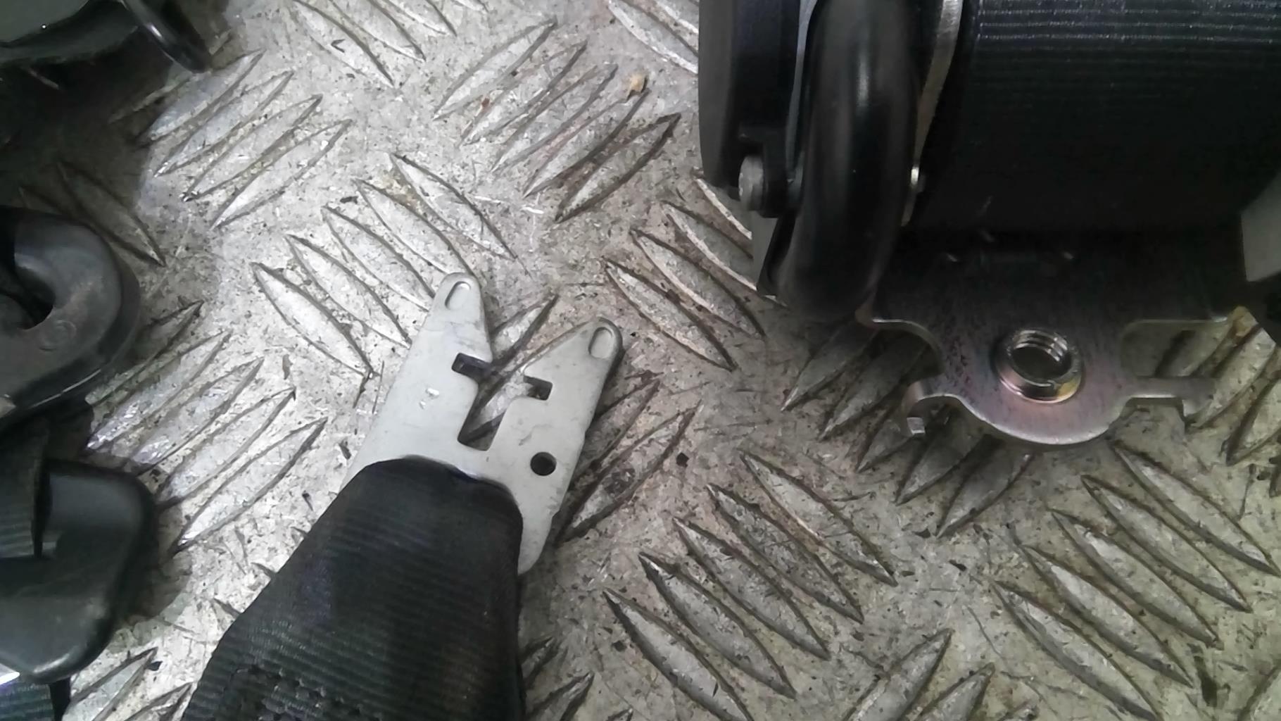 Cintura di sicurezza anteriore destra RENAULT MEGANE 3 PHASE 1 Diésel - 1