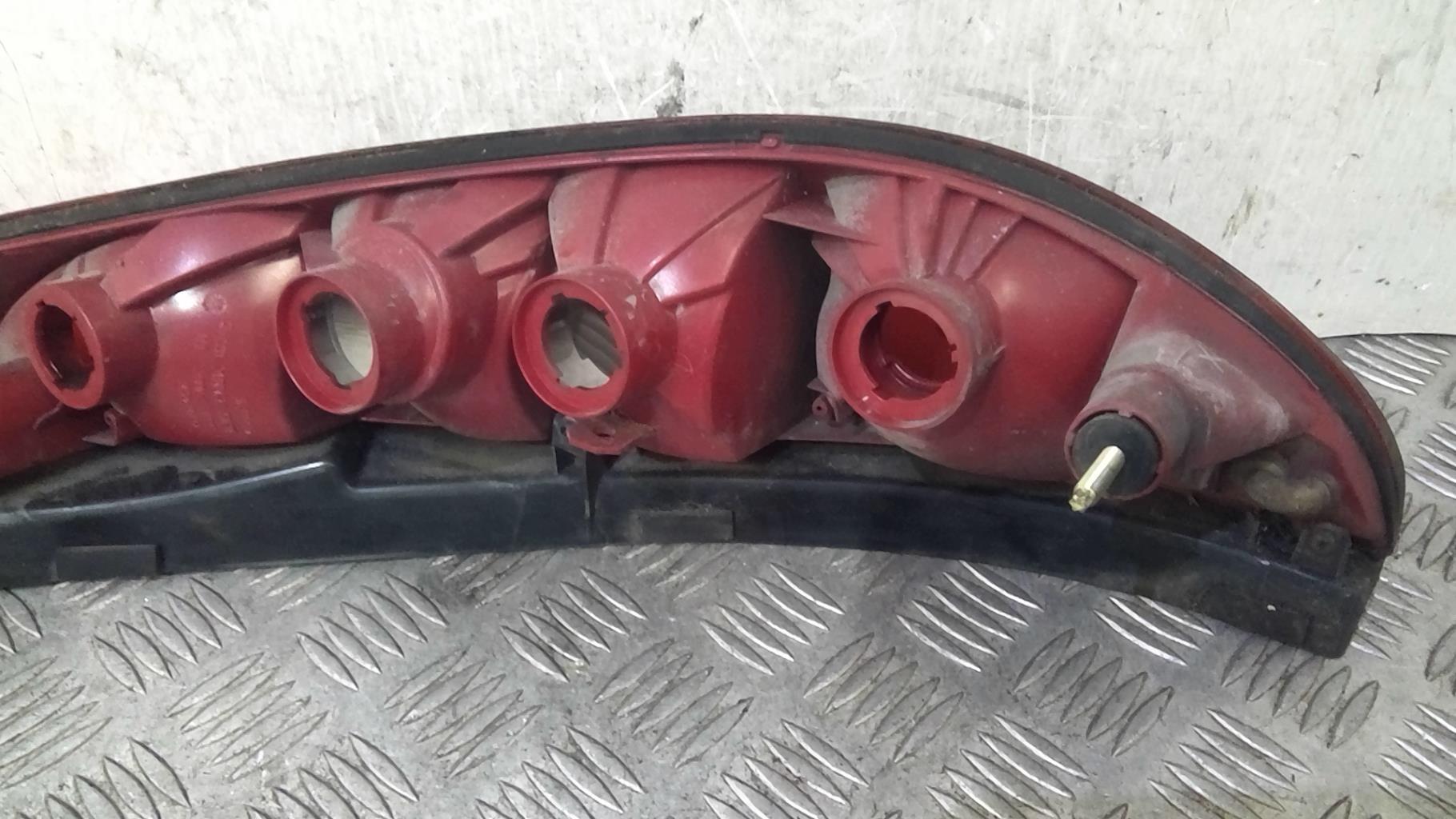 Fanale posteriore principale sinistro (luci) FORD MONDEO 2 BREAK Diésel - 1