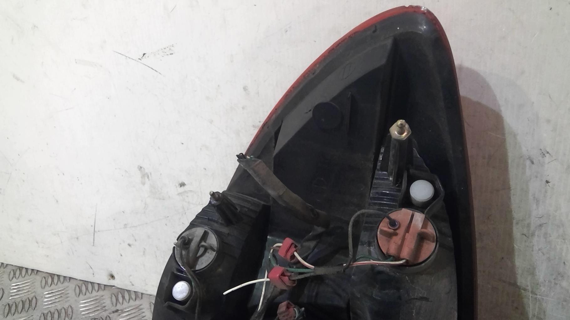 Fanale posteriore principale destro (luci) KIA RIO 1 BREAK Gasolina - 1