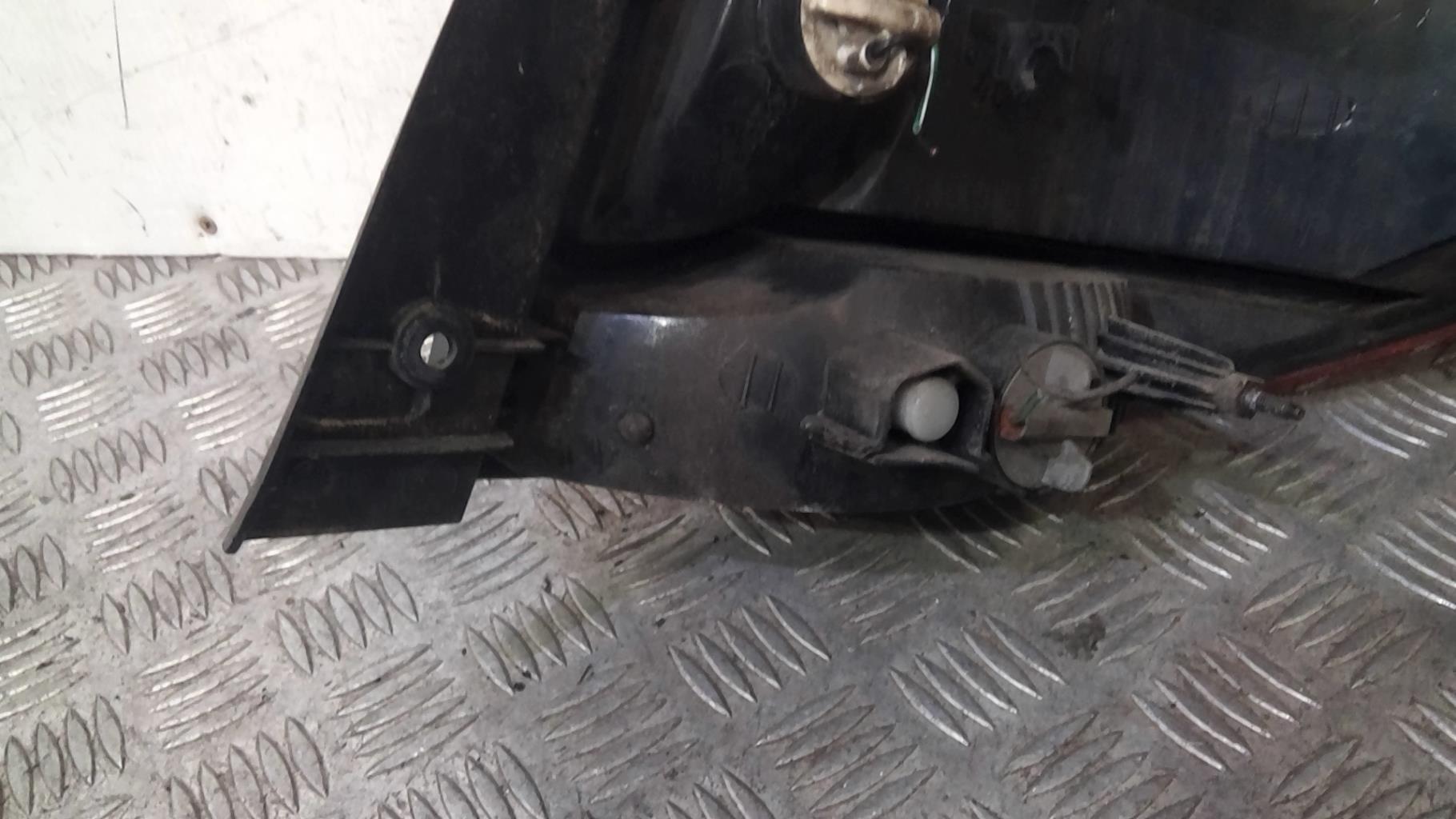 Fanale posteriore principale sinistro (luci) KIA RIO 1 BREAK Gasolina - 1