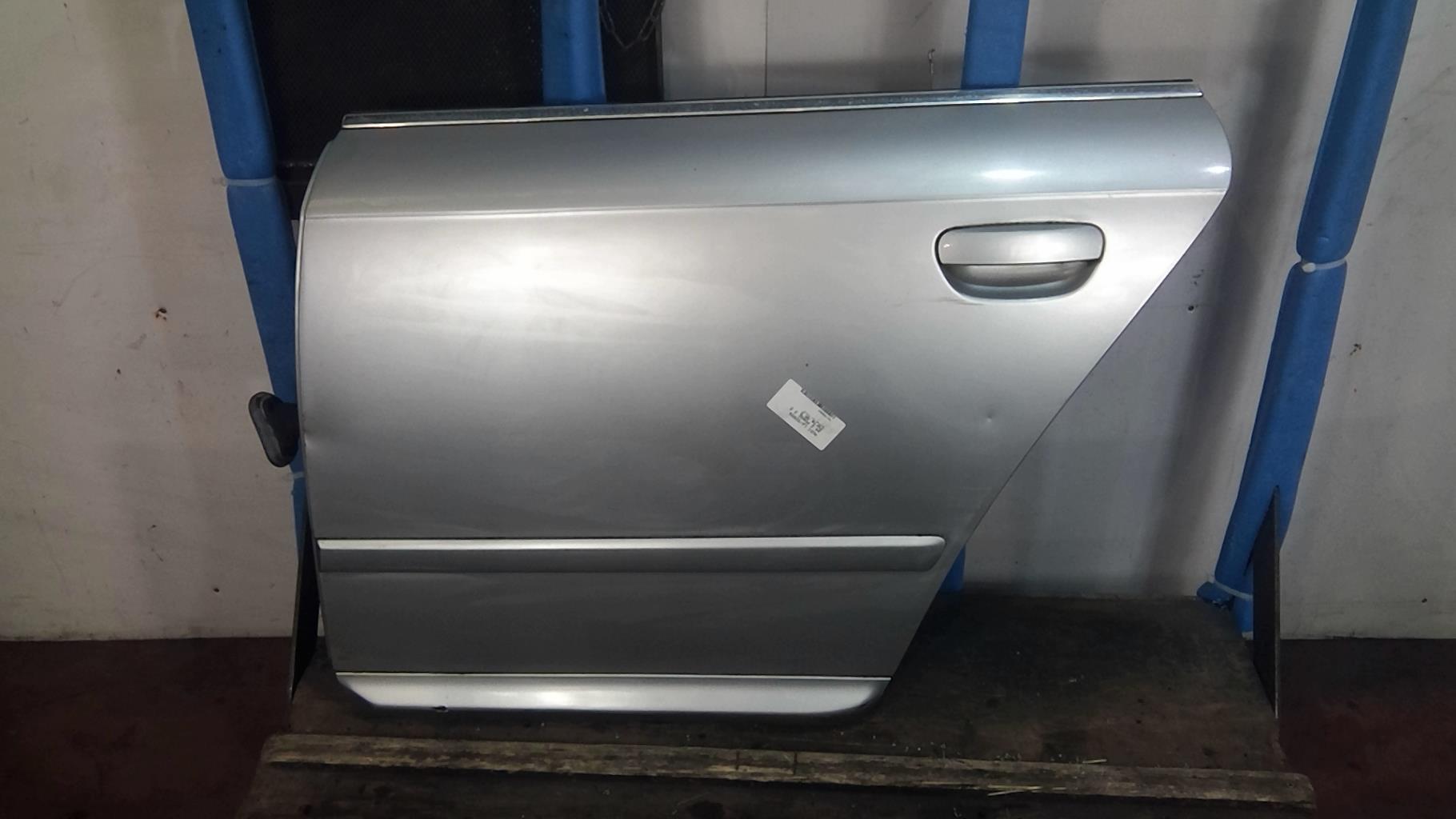 Puerta trasera izquierda AUDI A4 2 PHASE 2  - 1