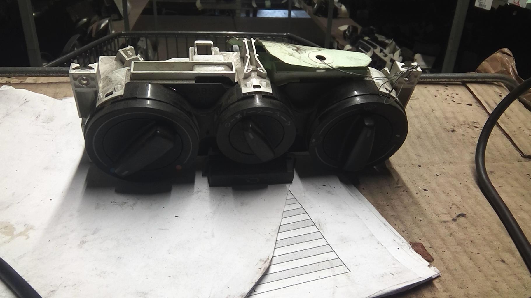 Commande chauffage VOLKSWAGEN POLO 3 PHASE 2 Diesel - 1