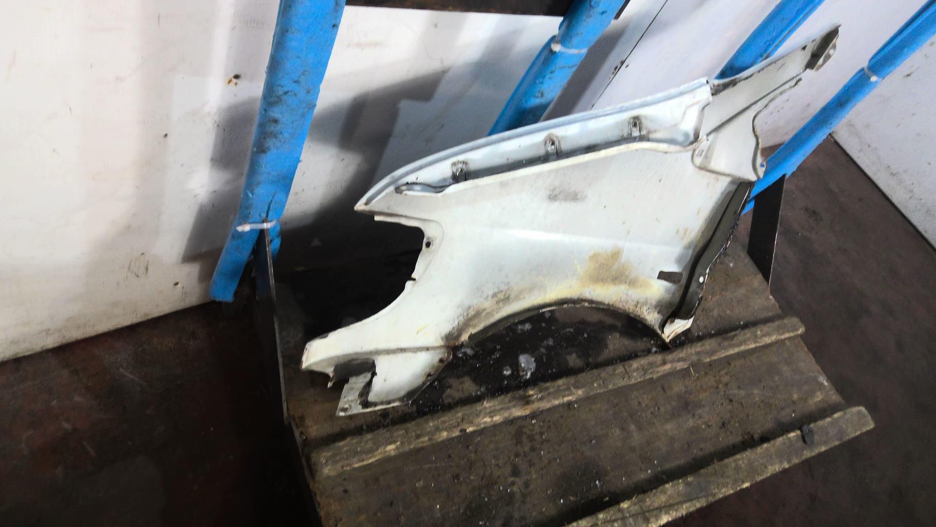 Parafango anteriore destro MERCEDES VITO 638 Diésel - 1