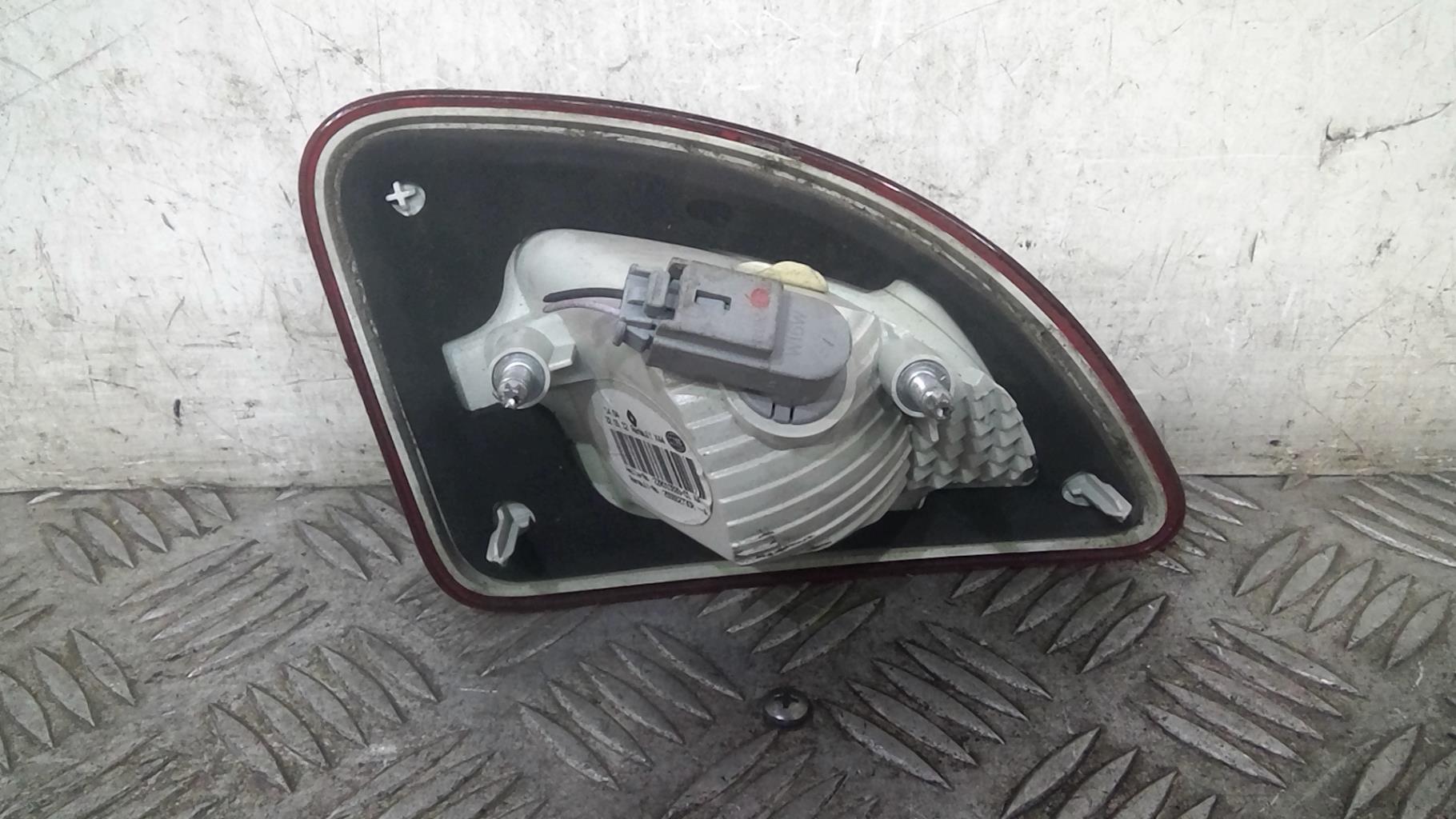 Feu arriere secondaire gauche (feux) RENAULT TWINGO 2 PHASE 2 Diesel - 1