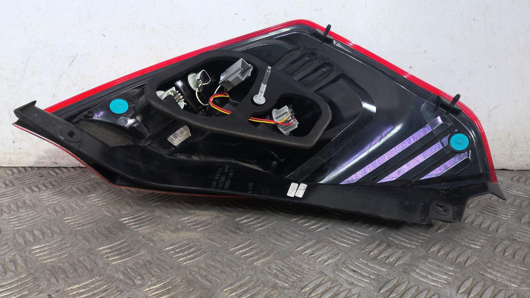 Fanale posteriore principale destro (luci) FORD FIESTA 6 PHASE 2 Gasolina - 1