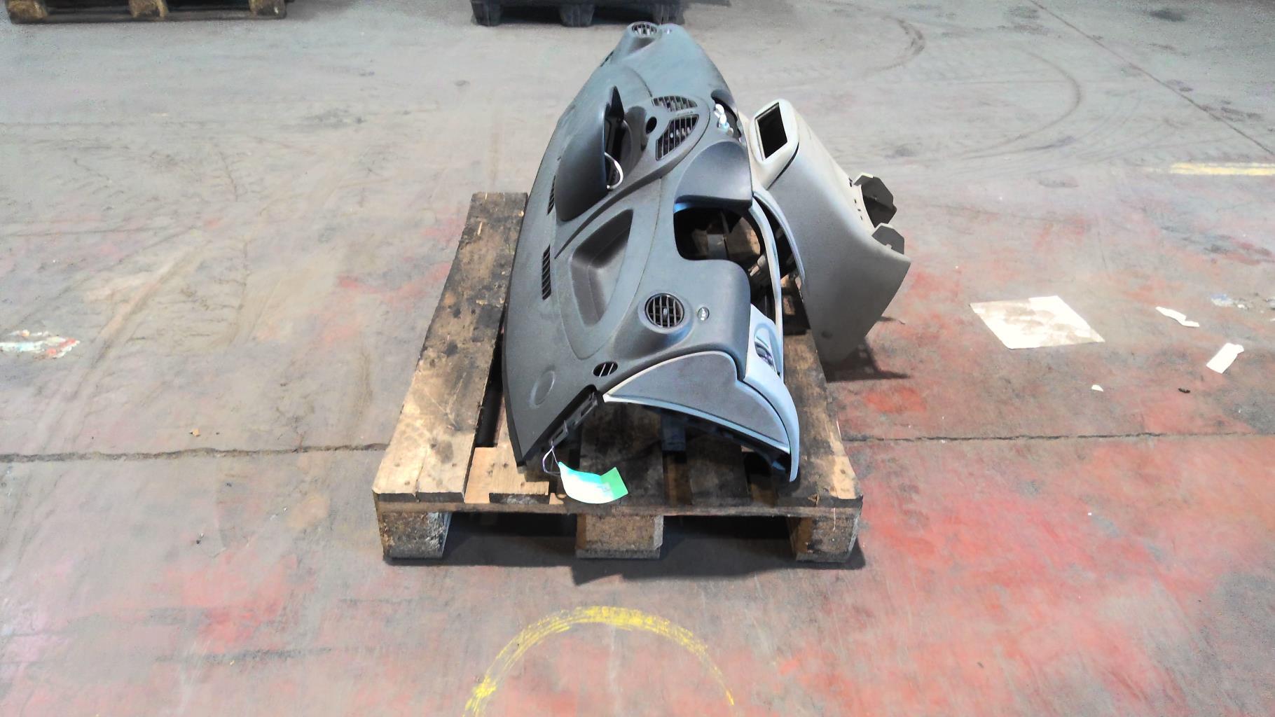 Planche de bord complete RENAULT TWINGO 2 PHASE 1 Diesel - 1