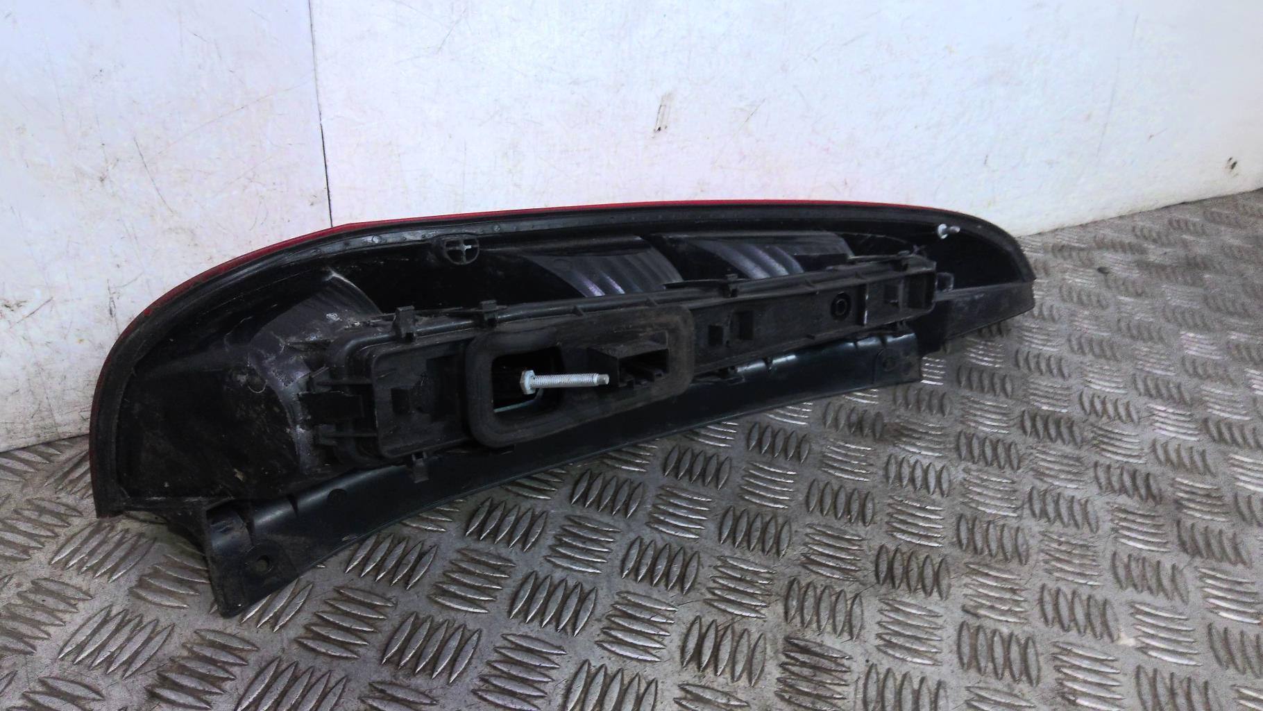 Fanale posteriore principale destro (luci) FORD FIESTA 5 PHASE 1 Gasolina - 1