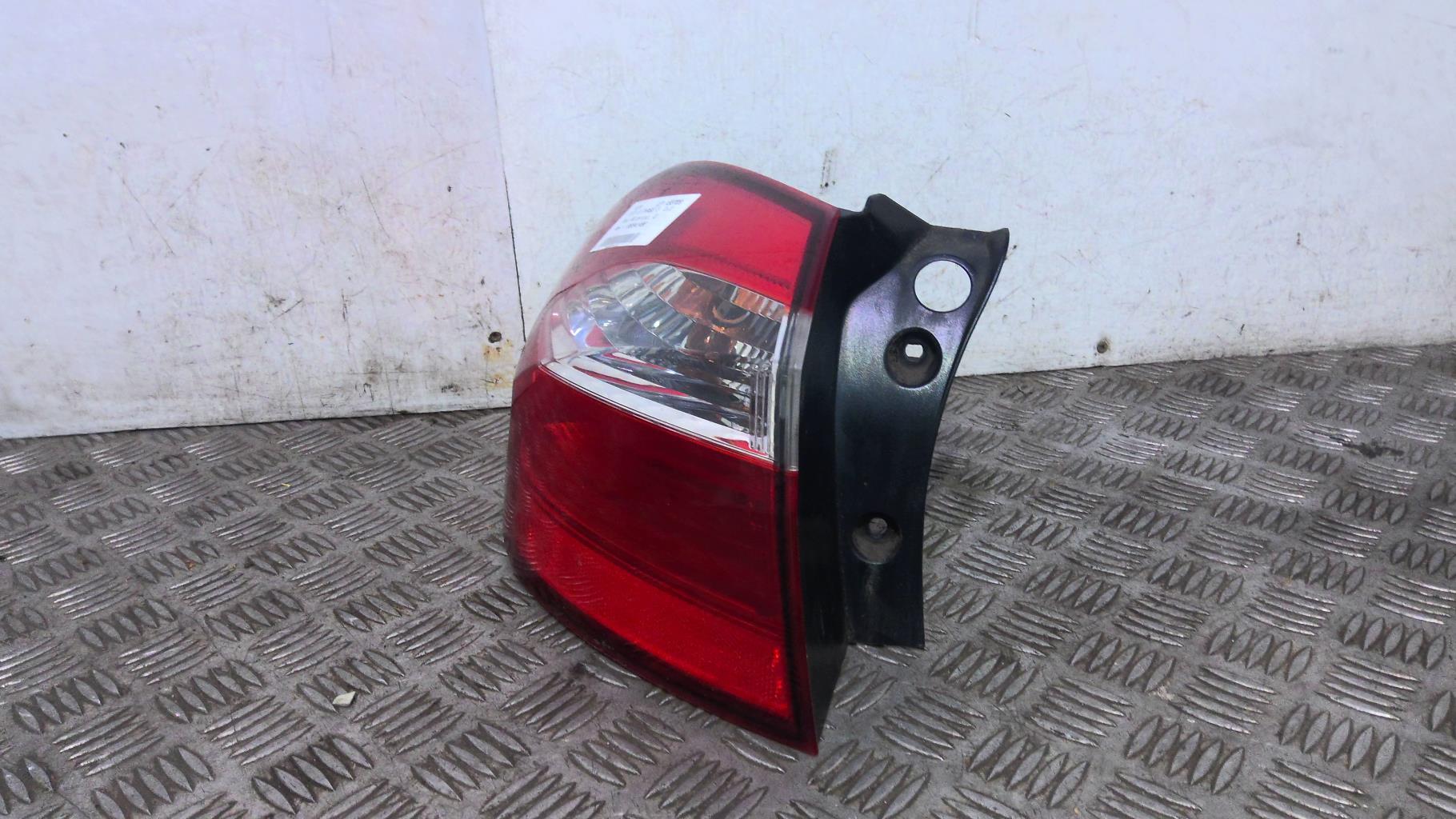 Fanale posteriore principale sinistro (luci) KIA RIO 3 PHASE 1 Diésel - 1