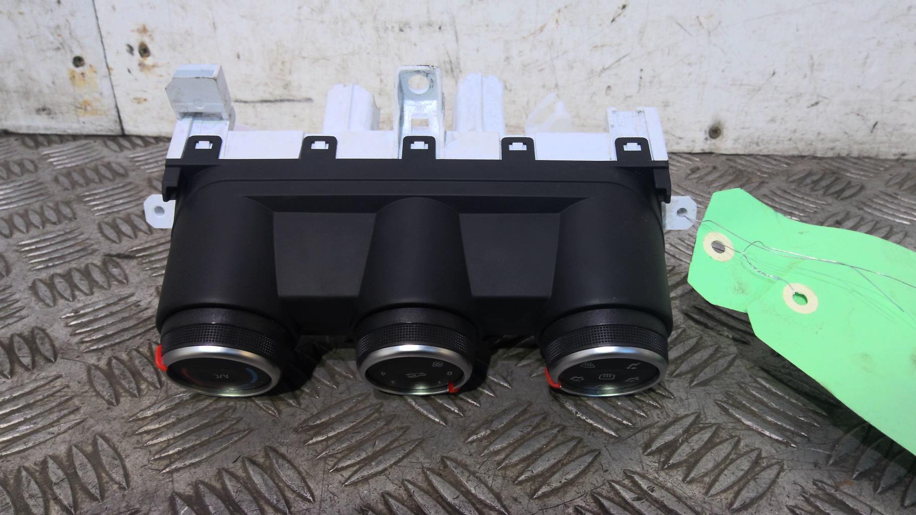 Commande chauffage RENAULT CLIO 5 PHASE 1 Essence/Hybride - 1