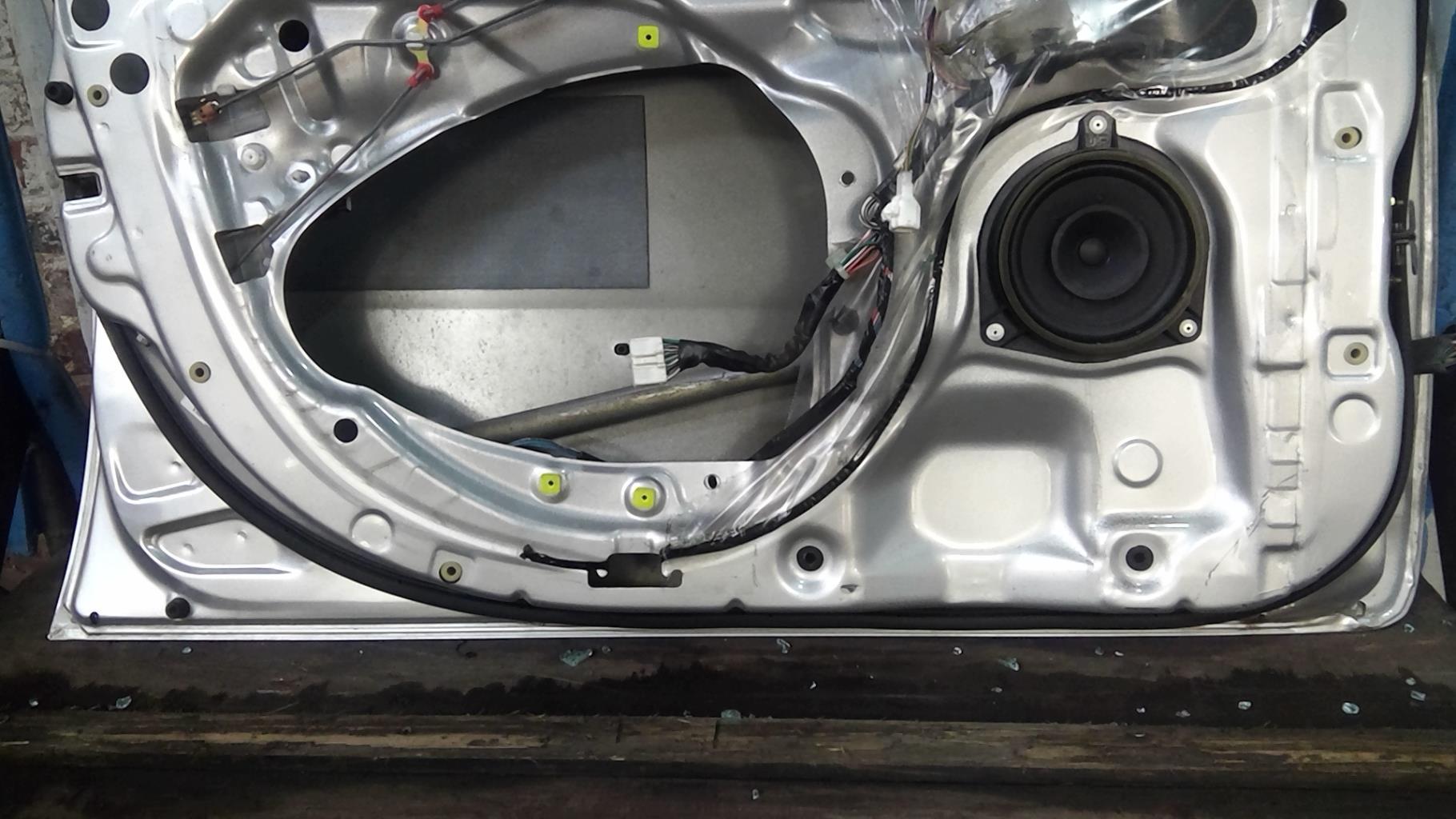 Portiera anteriore sinistra TOYOTA AVENSIS 1 PHASE 2 Diésel - 1