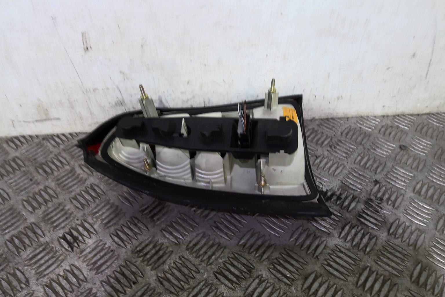 Fanale posteriore principale destro (luci) OPEL VECTRA B PHASE 2 BREAK Diésel - 1