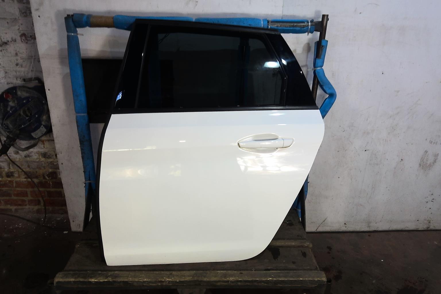 Portiera posteriore sinistra PEUGEOT 308 2 SW PHASE 2 BREAK Diésel - 1