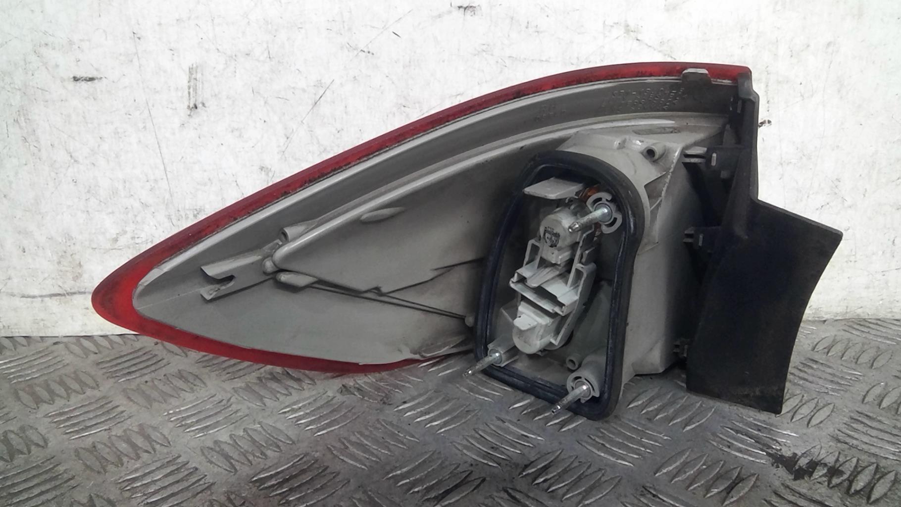 Fanale posteriore principale destro (luci) FORD MONDEO 3 PHASE 1 BREAK Diésel - 1