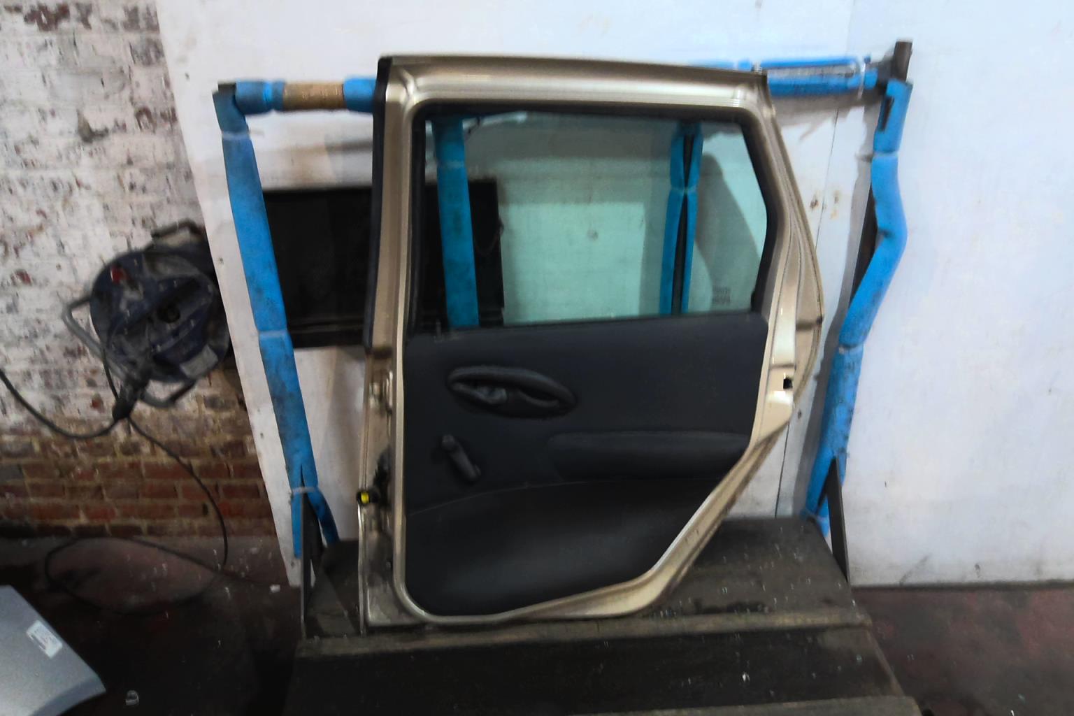 Portiera posteriore destra FIAT PUNTO 2 PHASE 2 Gasolina - 1