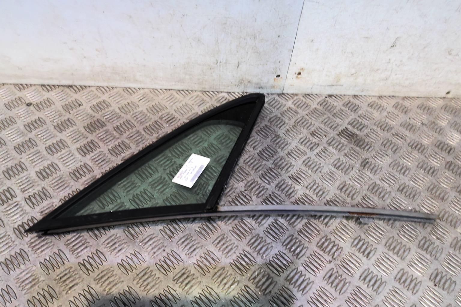 Ventanilla triangular delantera derecha (puerta) PEUGEOT 407 PHASE 1 Diésel - 1