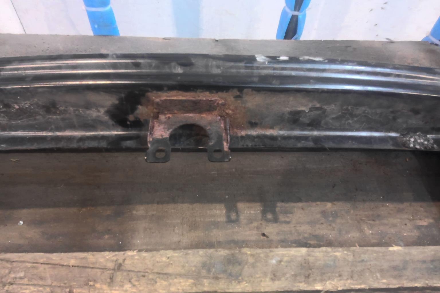 Traversa rinforzo paraurti anteriore VOLKSWAGEN JETTA 3 Diésel - 1
