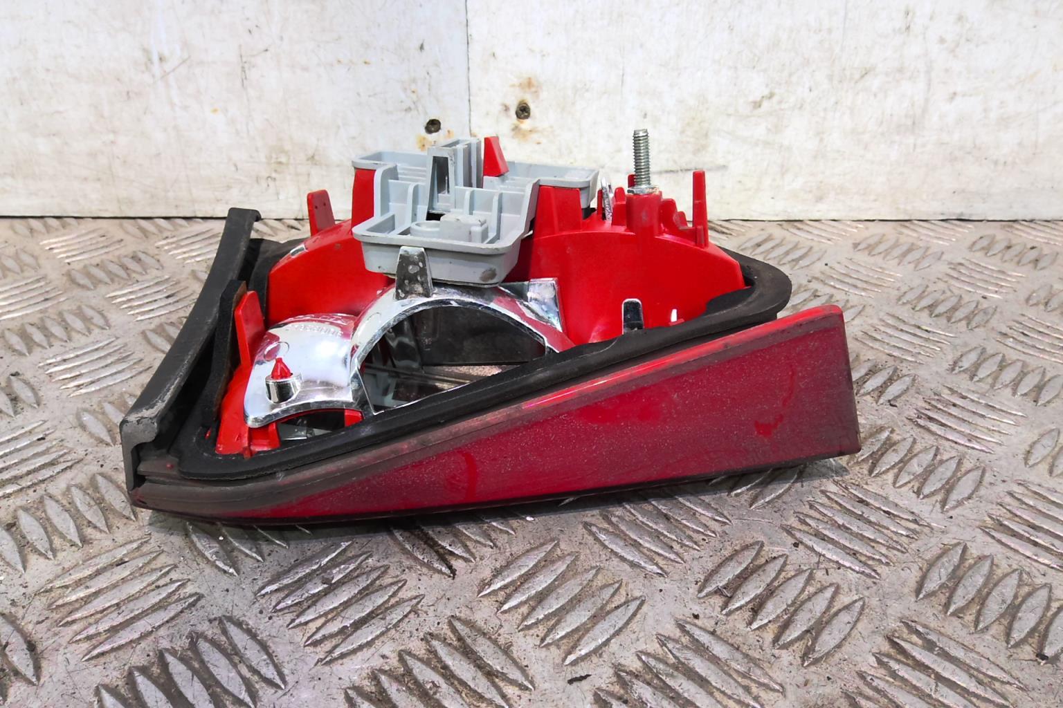 Feu arriere secondaire droit (feux) AUDI A4 3 AVANT PHASE 1 BREAK Diesel - 1