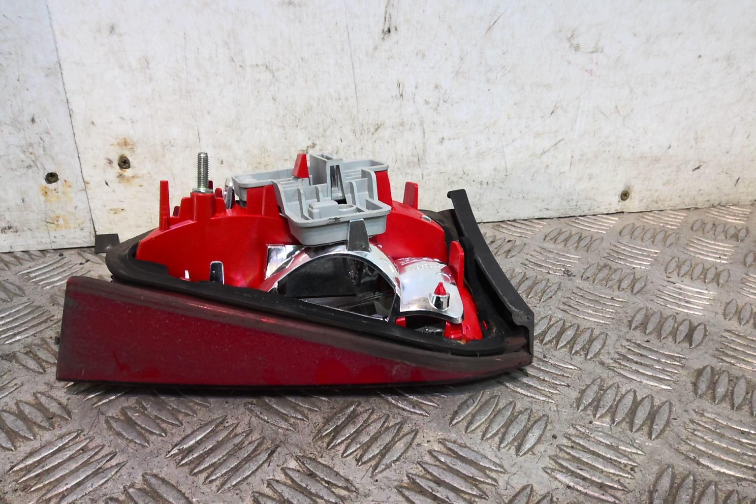 Feu arriere secondaire gauche (feux) AUDI A4 3 AVANT PHASE 1 BREAK Diesel - 1