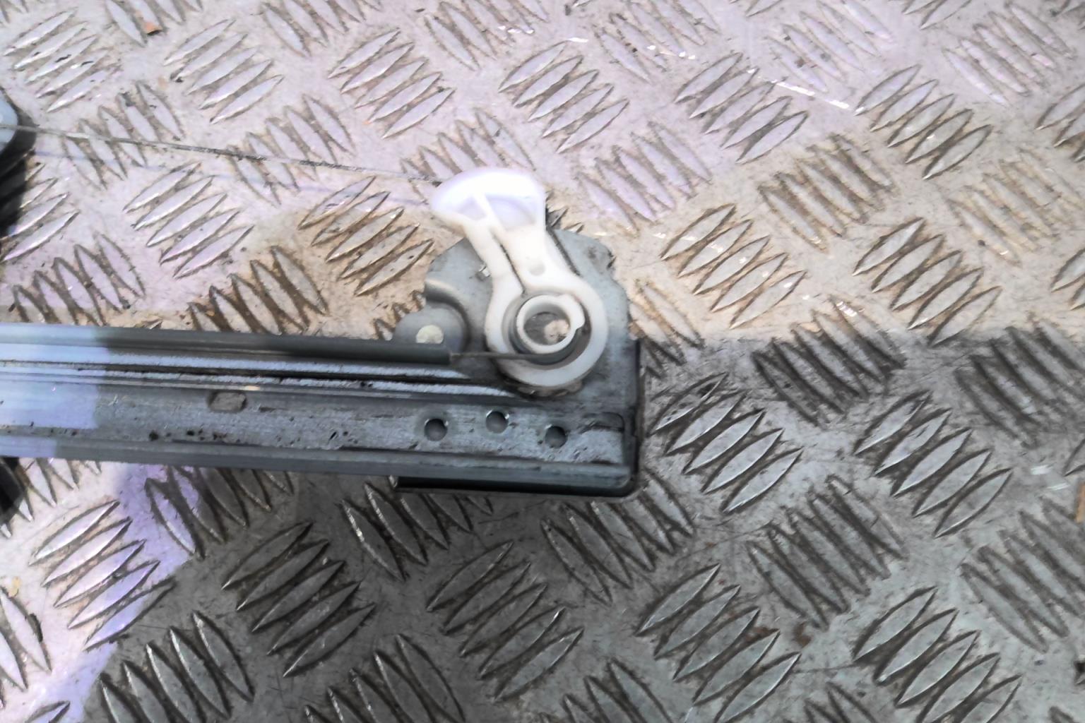 Alzacristalli manuale anteriore destro CITROEN C1 1 PHASE 2 Gasolina - 1