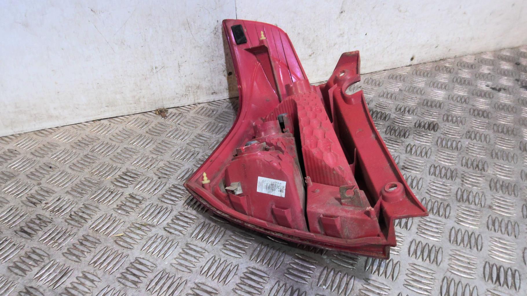 Fanale posteriore principale destro (luci) SUZUKI SWIFT 3 Gasolina - 1